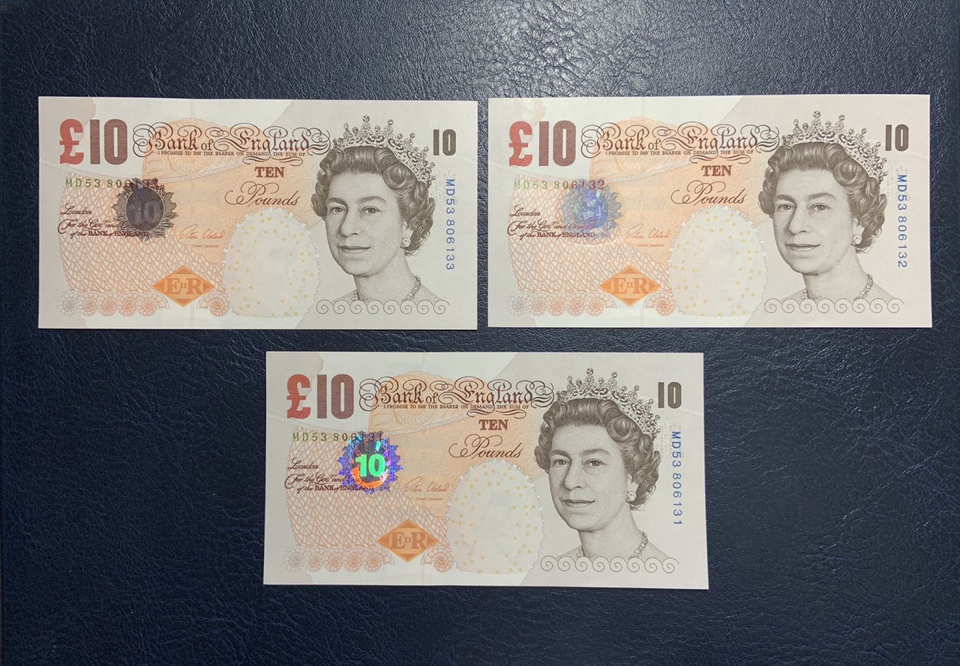 收藏联盟Quantum Auction 第326期拍卖  英国2000年版10镑三连号 品相UNC 细节如图 号码无4 金属线处轻微捆印 