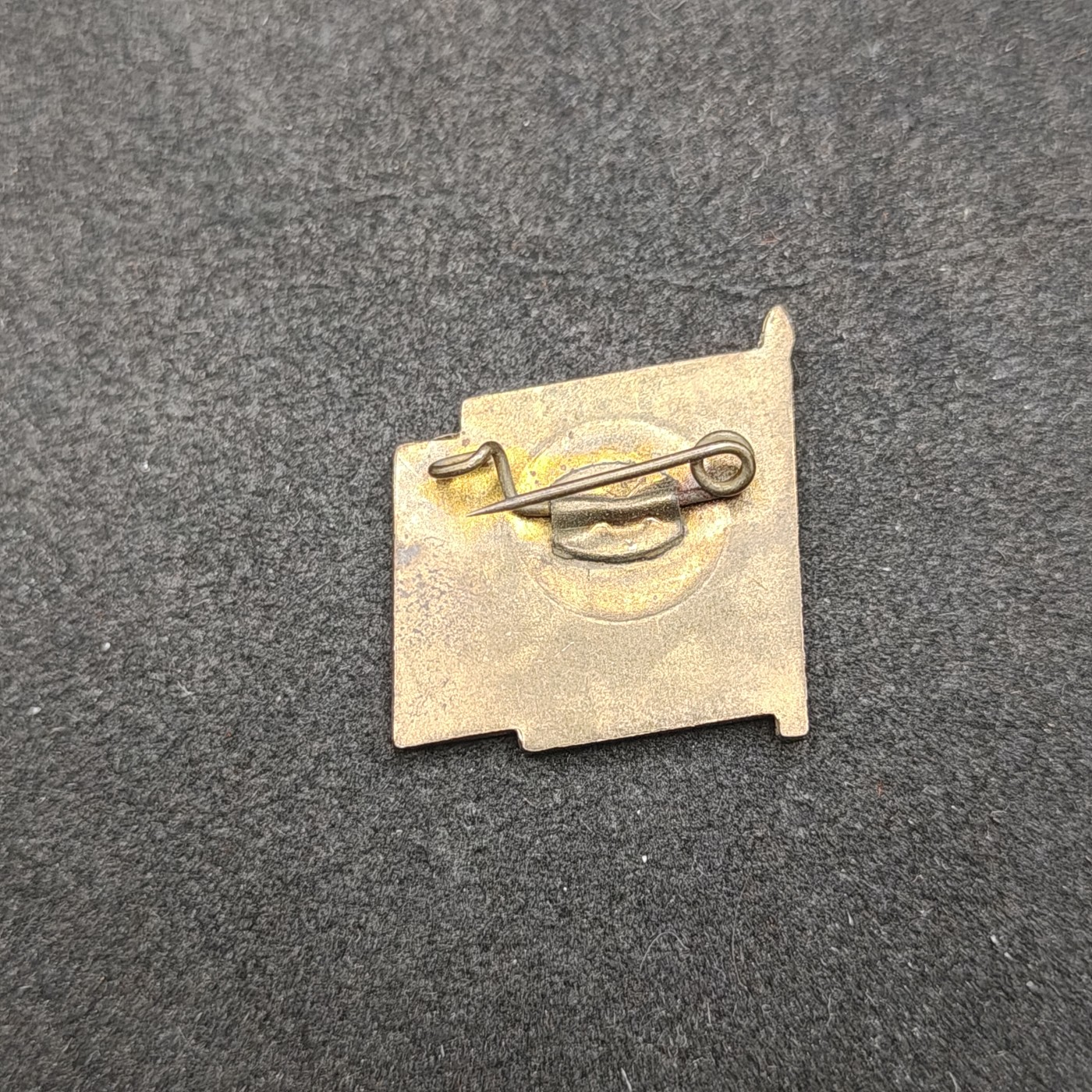 全场0元起拍 第134期 咸鱼国勋章拍卖专场 2月28日（周三）下午6：00开始 东德恩斯特台尔曼先锋队队徽