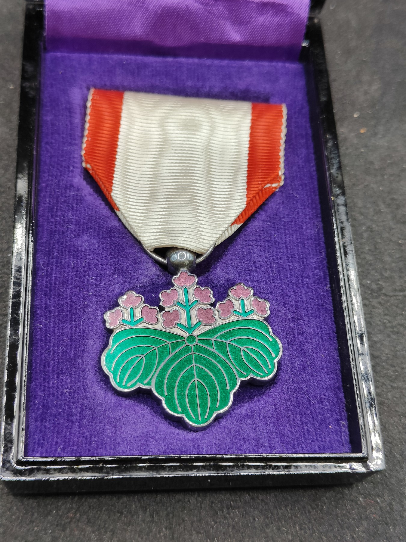 全场0元起拍 第134期 咸鱼国勋章拍卖专场 2月28日（周三）下午6：00开始 日本战后单面七等青叶章 美品无损 银制带盒