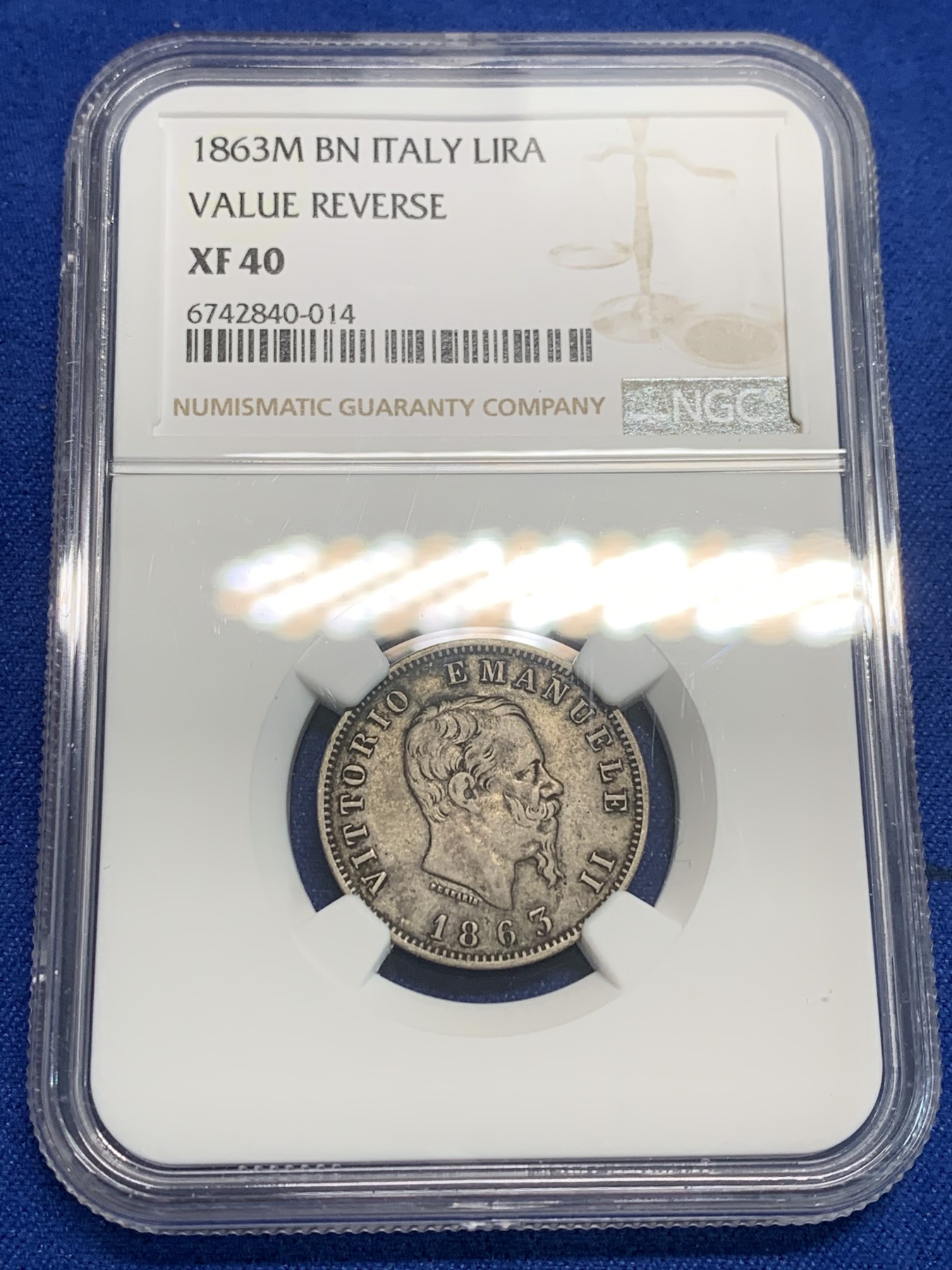 《竞宝斋》第242场-周日，周一 新年开场 (全场包邮) NGC-XF40 意大利1863年伊曼纽尔二世 米兰造币厂 背面值版1里拉银币 清一色欧洲包浆 相对于普通的背盾徽版非常少见 书价是普通版本的7倍 好品价格更高