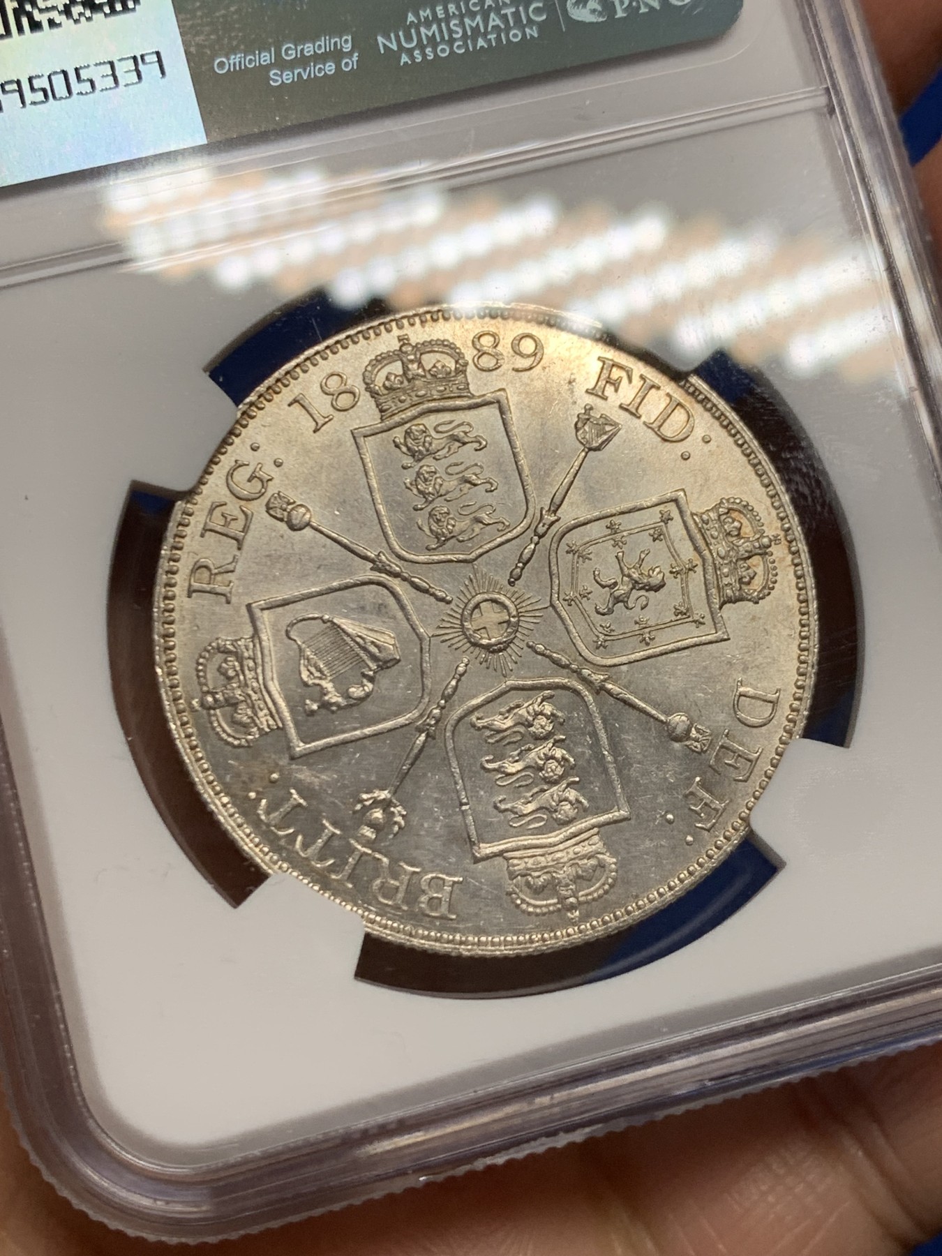 《竞宝斋》第242场-周日，周一 新年开场 (全场包邮) NGC-MS61 英国 1889年 维多利亚高冠 4先令/双弗林 大银币 银霜转光 发行年份不多