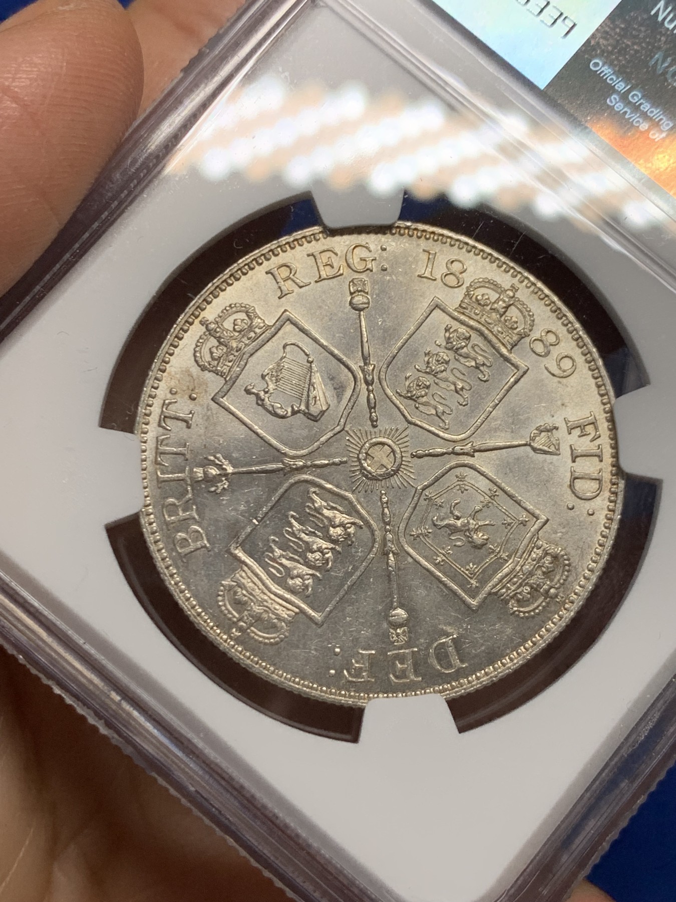 《竞宝斋》第242场-周日，周一 新年开场 (全场包邮) NGC-MS61 英国 1889年 维多利亚高冠 4先令/双弗林 大银币 银霜转光 发行年份不多