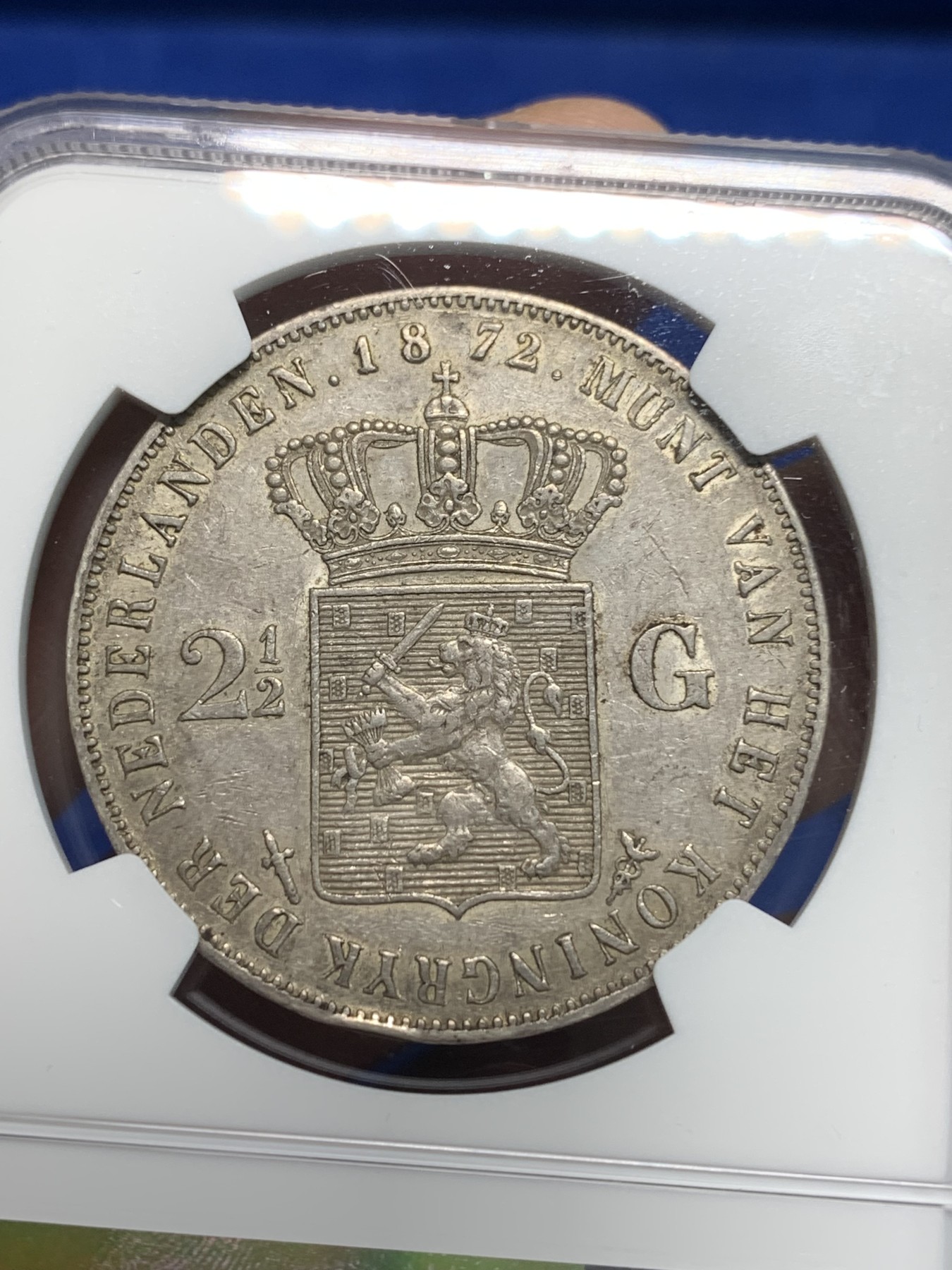 《竞宝斋》第242场-周日，周一 新年开场 (全场包邮) NGC-AU50 荷兰 1872年 2.5盾 大银币 威廉三世 原包浆带底光 细节很不错 945高银