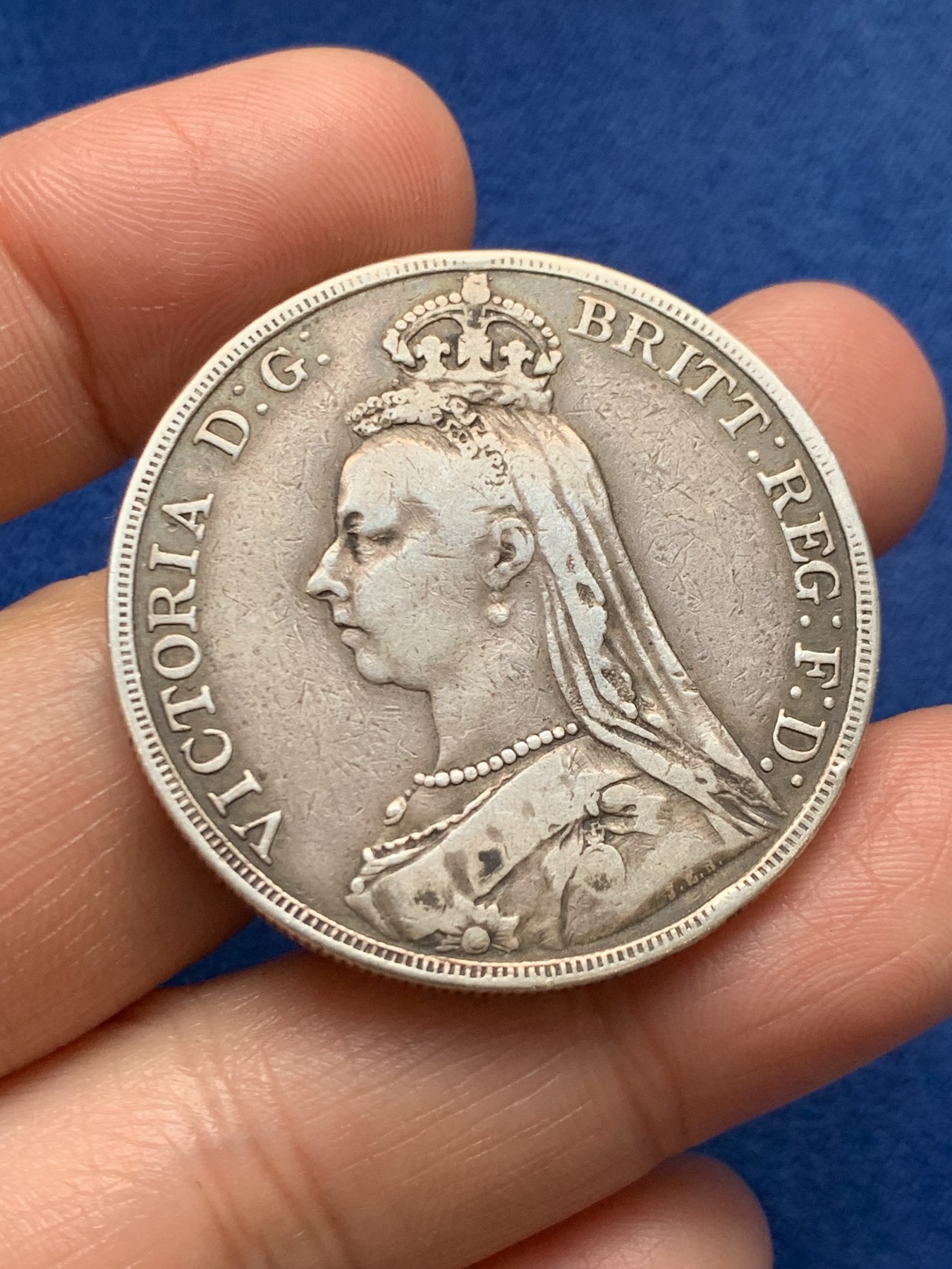 《竞宝斋》第242场-周日，周一 新年开场 (全场包邮) 英国1889年老维高冠马剑大银 原味好状态