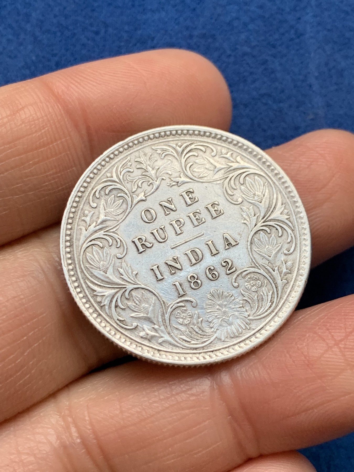 《竞宝斋》第242场-周日，周一 新年开场 (全场包邮) 英国1862年维多利亚1卢比银币