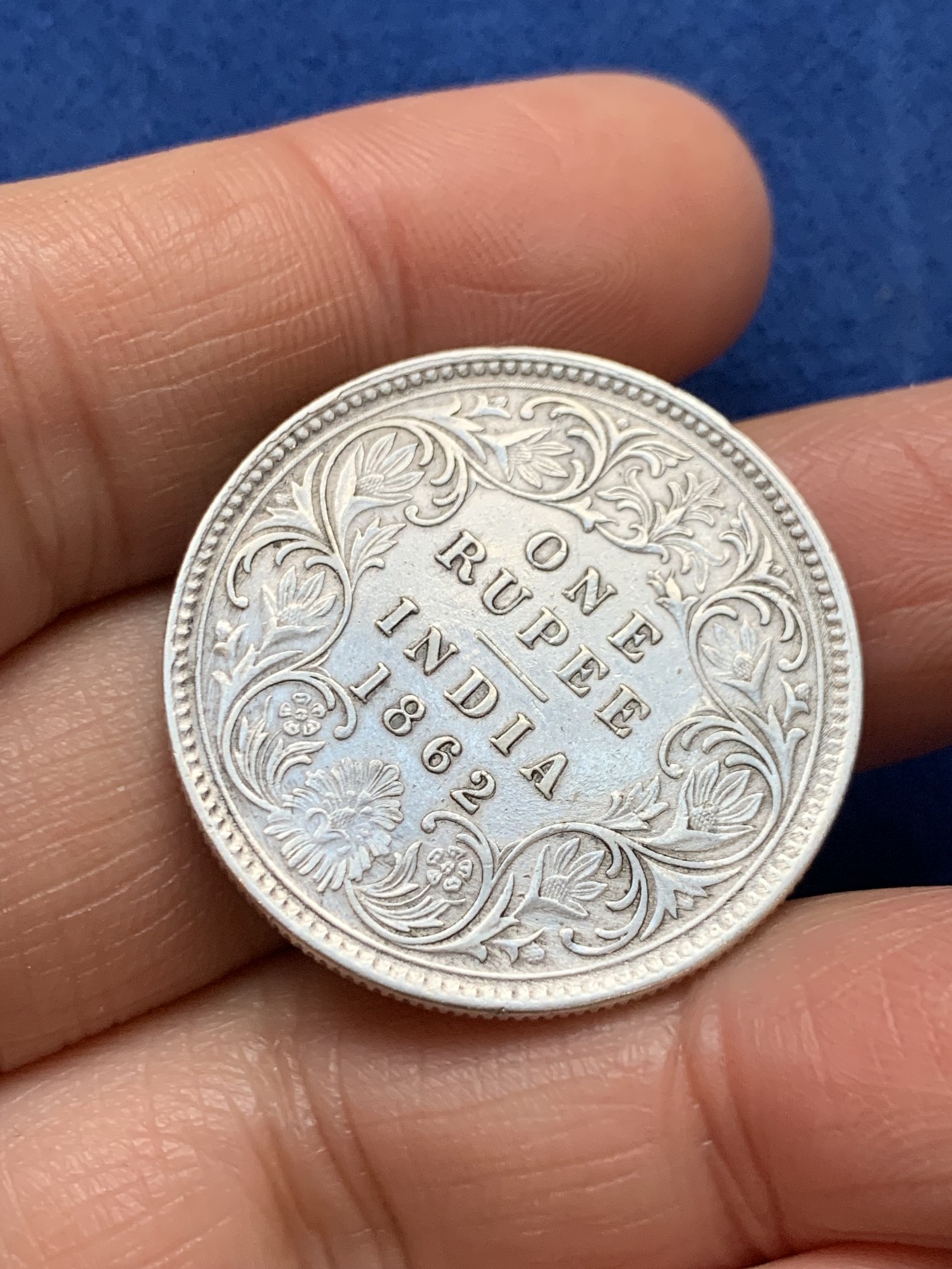 《竞宝斋》第242场-周日，周一 新年开场 (全场包邮) 英国1862年维多利亚1卢比银币