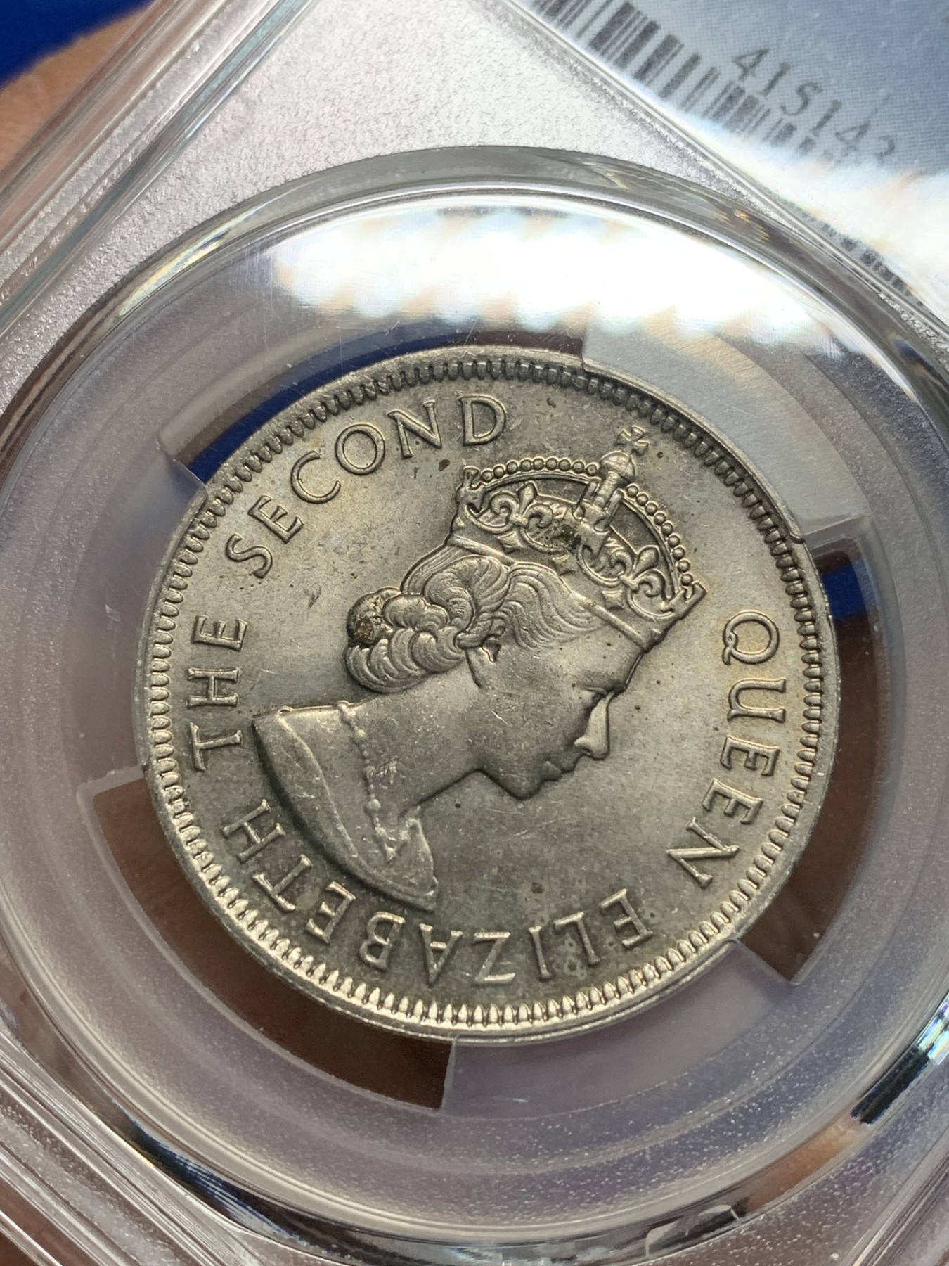 《竞宝斋》第242场-周日，周一 新年开场 (全场包邮) PCGS MS63 香港1975年大一元镍币 尖冠版女皇头像 原光黄油包浆