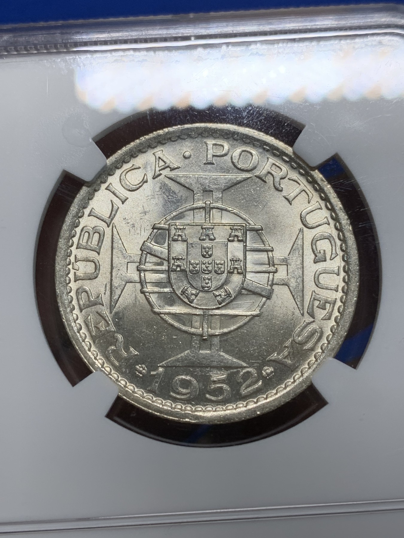 《竞宝斋》第242场-周日，周一 新年开场 (全场包邮) NGC-MS63 澳门1952年5元银币 葡属殖民风情 上海严评 性价比高