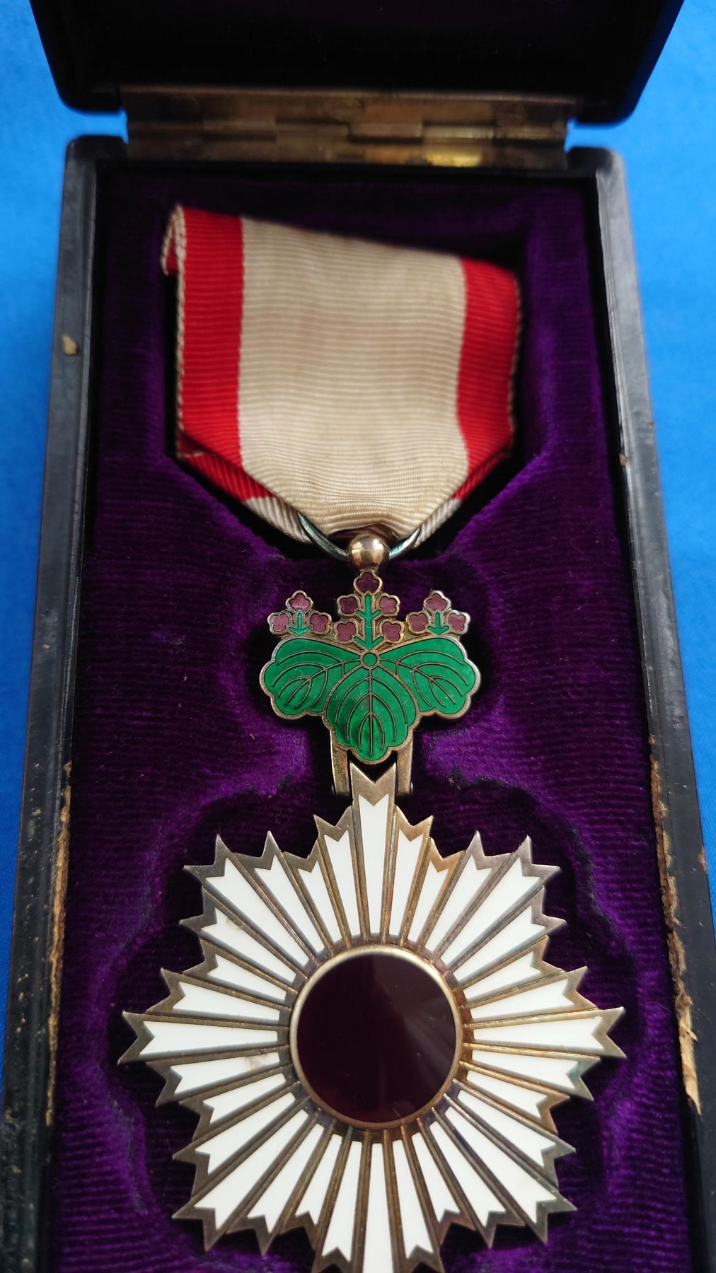 战时银字五等旭日双光旭日章五旭