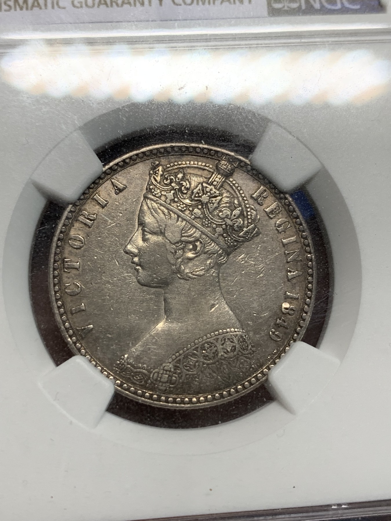 《竞宝斋》第242场-周日，周一 新年开场 (全场包邮) NGC AUD 英国1849年维多利亚2先令（无神弗洛林）银币