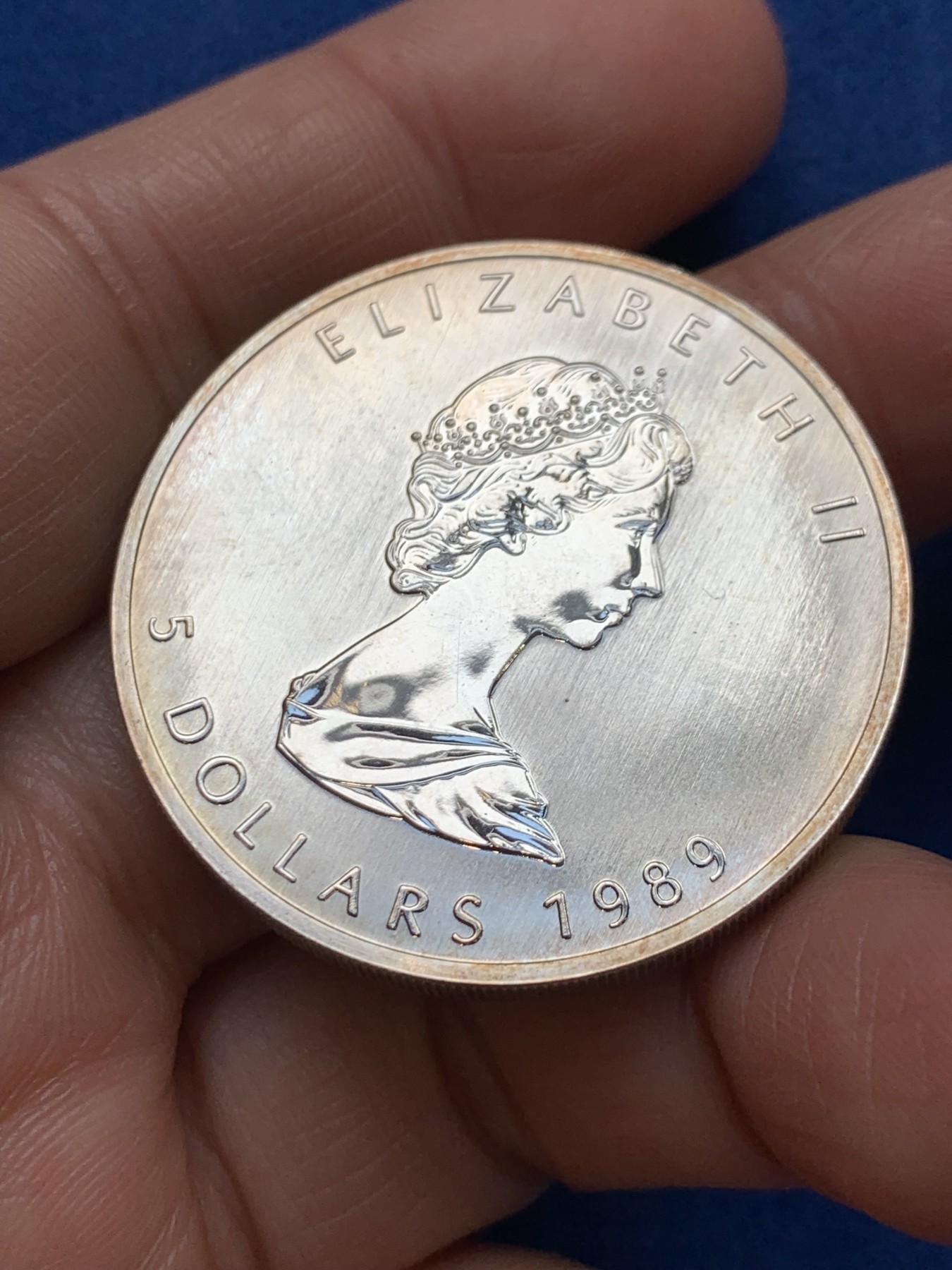 《竞宝斋》第242场-周日，周一 新年开场 (全场包邮) 加拿大1989年枫叶1盎司投资银币 9999银