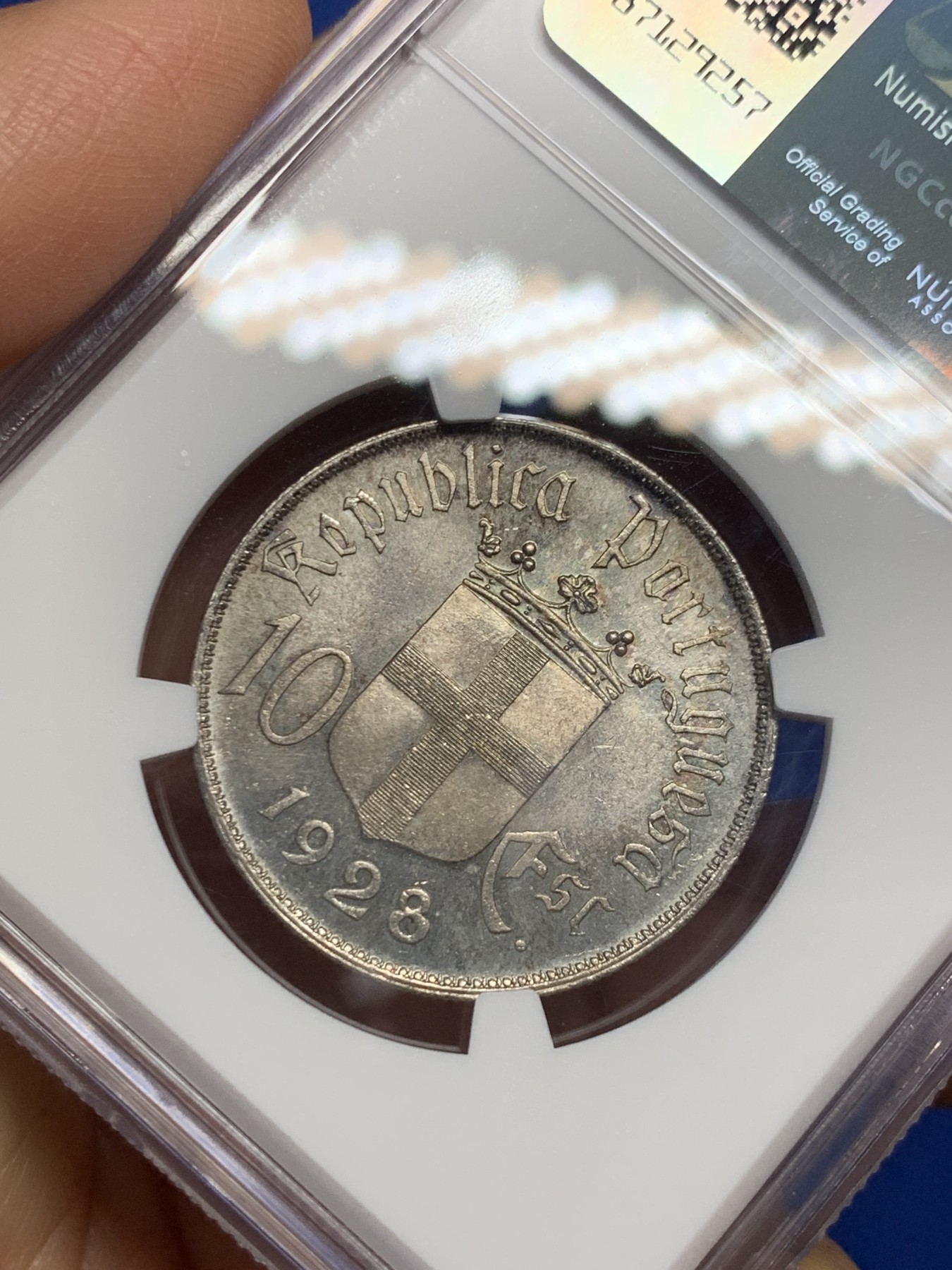 《竞宝斋》第242场-周日，周一 新年开场 (全场包邮) NGC MS64 葡萄牙1928年马剑10埃斯库多银币 纪念奥里基战役