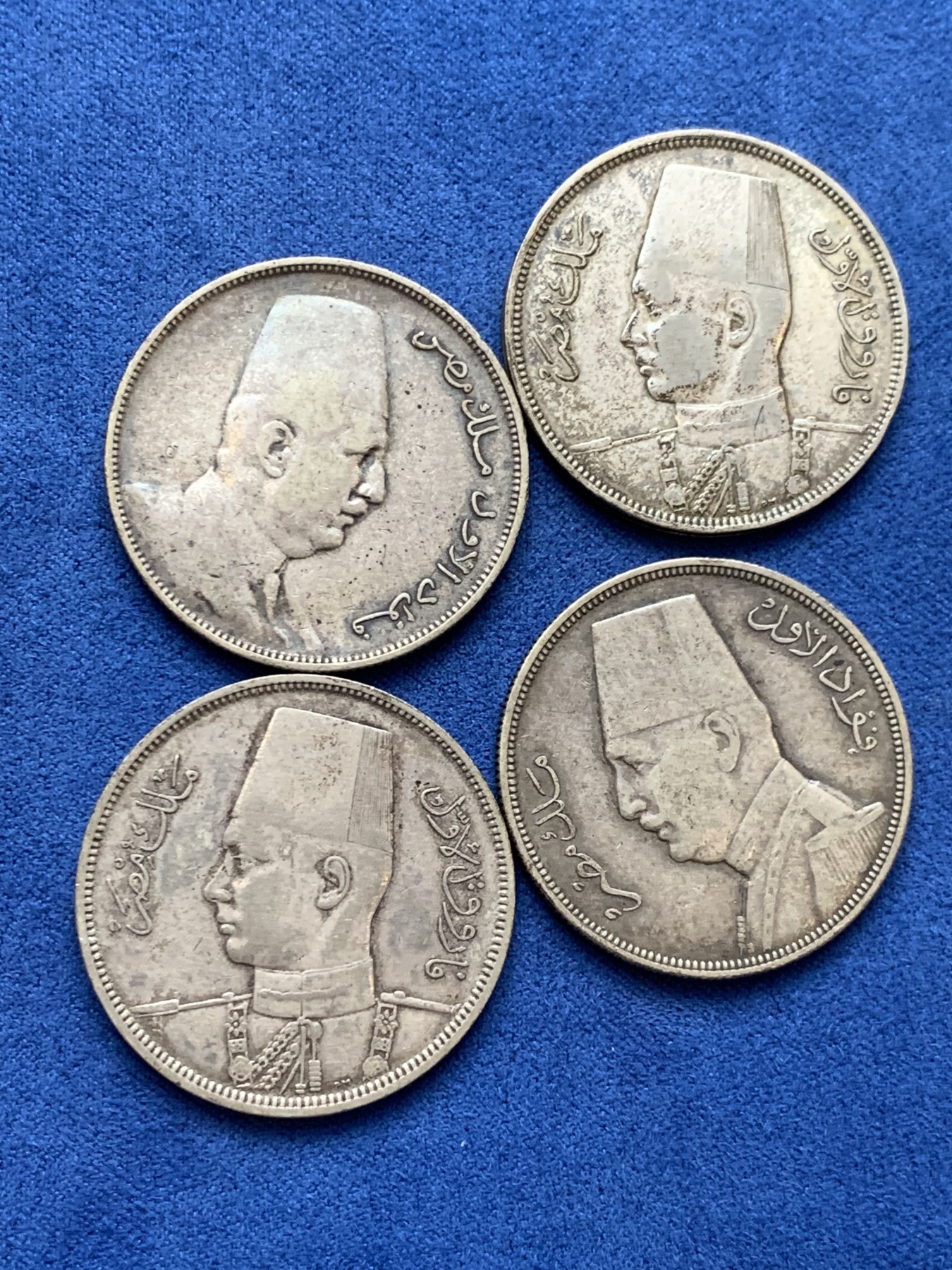 《竞宝斋》第242场-周日，周一 新年开场 (全场包邮) 4枚一组 埃及早期10皮阿斯特银币 法乌德和法鲁克的全部三个版别 1923 1933 1937 1939四个不同年份 都原味没洗过 凑品种很舒服