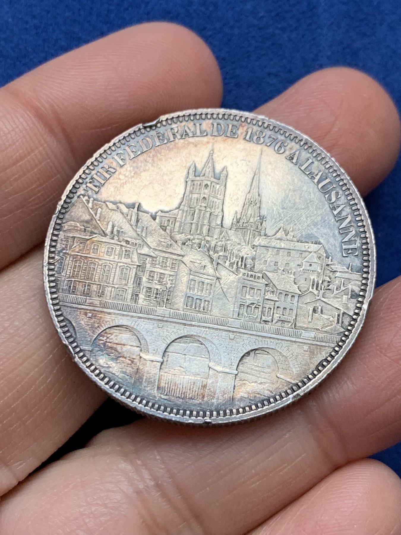 《竞宝斋》第242场-周日，周一 新年开场 (全场包邮) 瑞士1876年洛桑射击节5法郎银币 包浆不错 边缘有小磕 细节见图