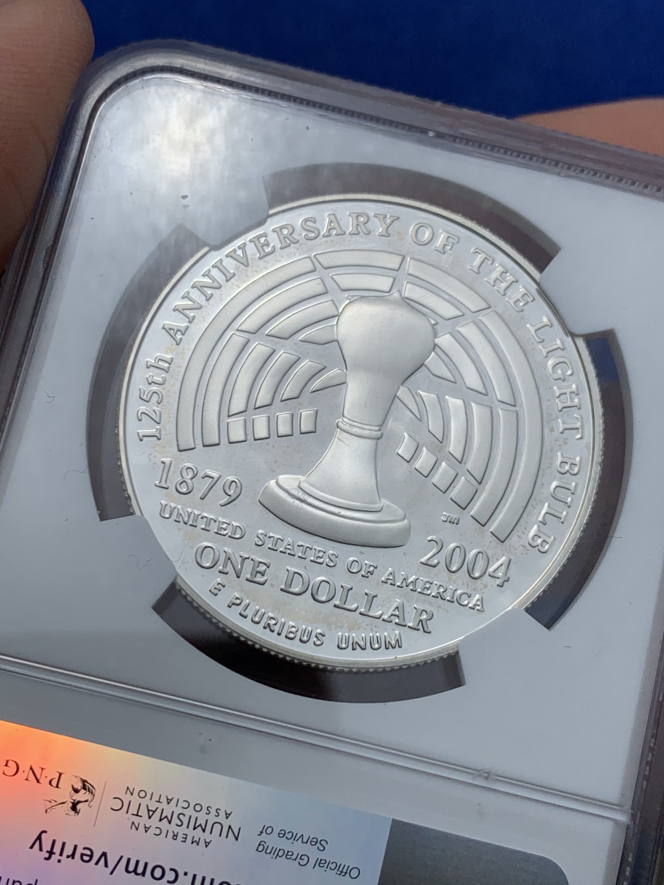 《竞宝斋》第242场-周日，周一 新年开场 (全场包邮) NGC PF69UC 美国2004年P版爱迪生1美元精制大银币 盒子上沿有损 币完好