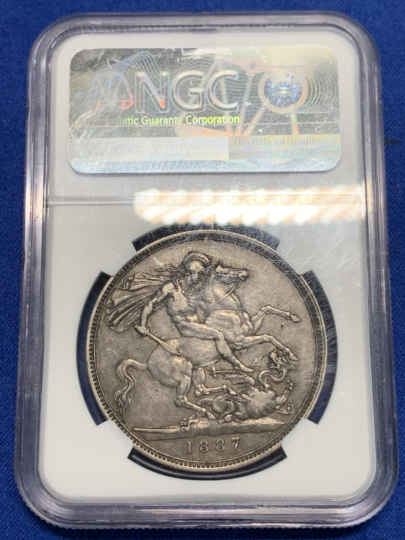 《竞宝斋》第242场-周日，周一 新年开场 (全场包邮) NGC XF45 1887年英国维多利亚高冠马剑克朗银币 原味老包浆