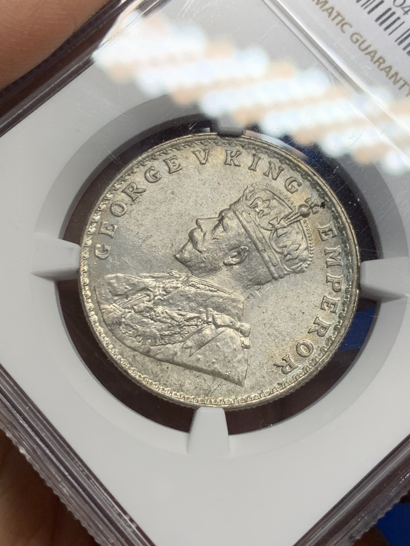 《竞宝斋》第242场-周日，周一 新年开场 (全场包邮) NGC MS63 1920年英属印度乔五1卢比银币 B版 分数不错状态好