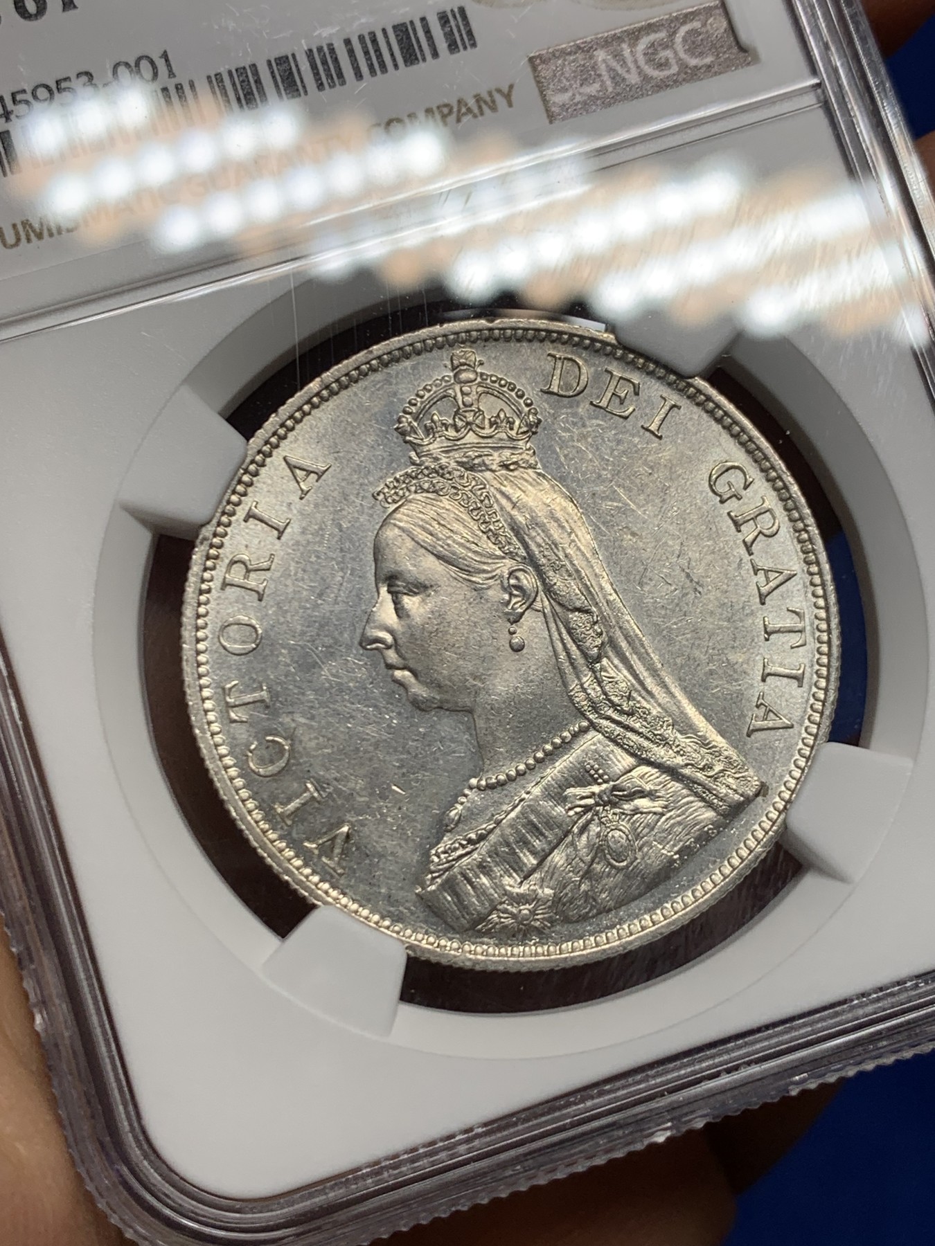 《竞宝斋》第242场-周日，周一 新年开场 (全场包邮) NGC-MS61 英国 1889年 维多利亚高冠 4先令/双弗林 大银币 银霜转光 发行年份不多