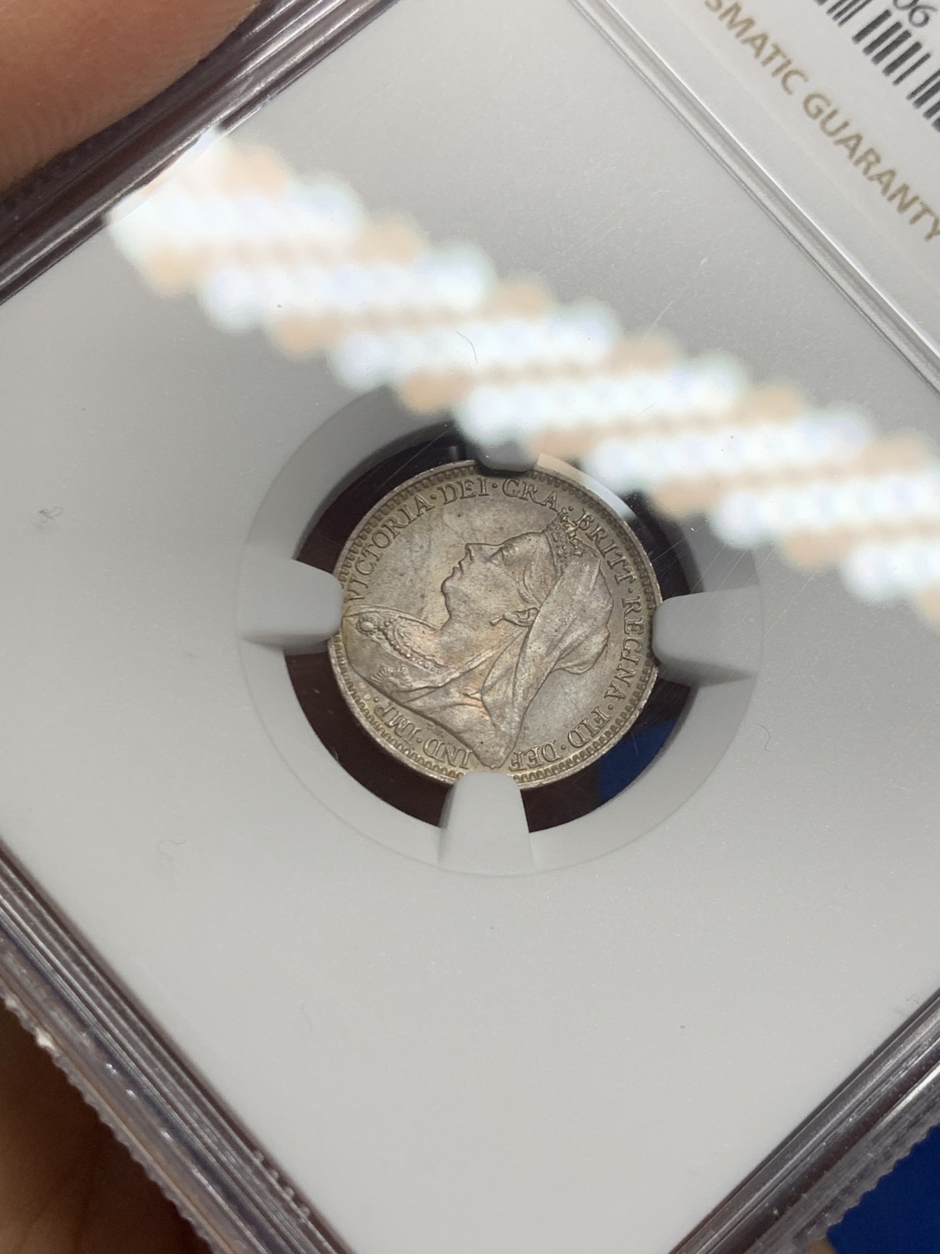 《竞宝斋》第242场-周日，周一 新年开场 (全场包邮) NGC MS64 英国1895年维多利亚批纱3便士灌足节银币