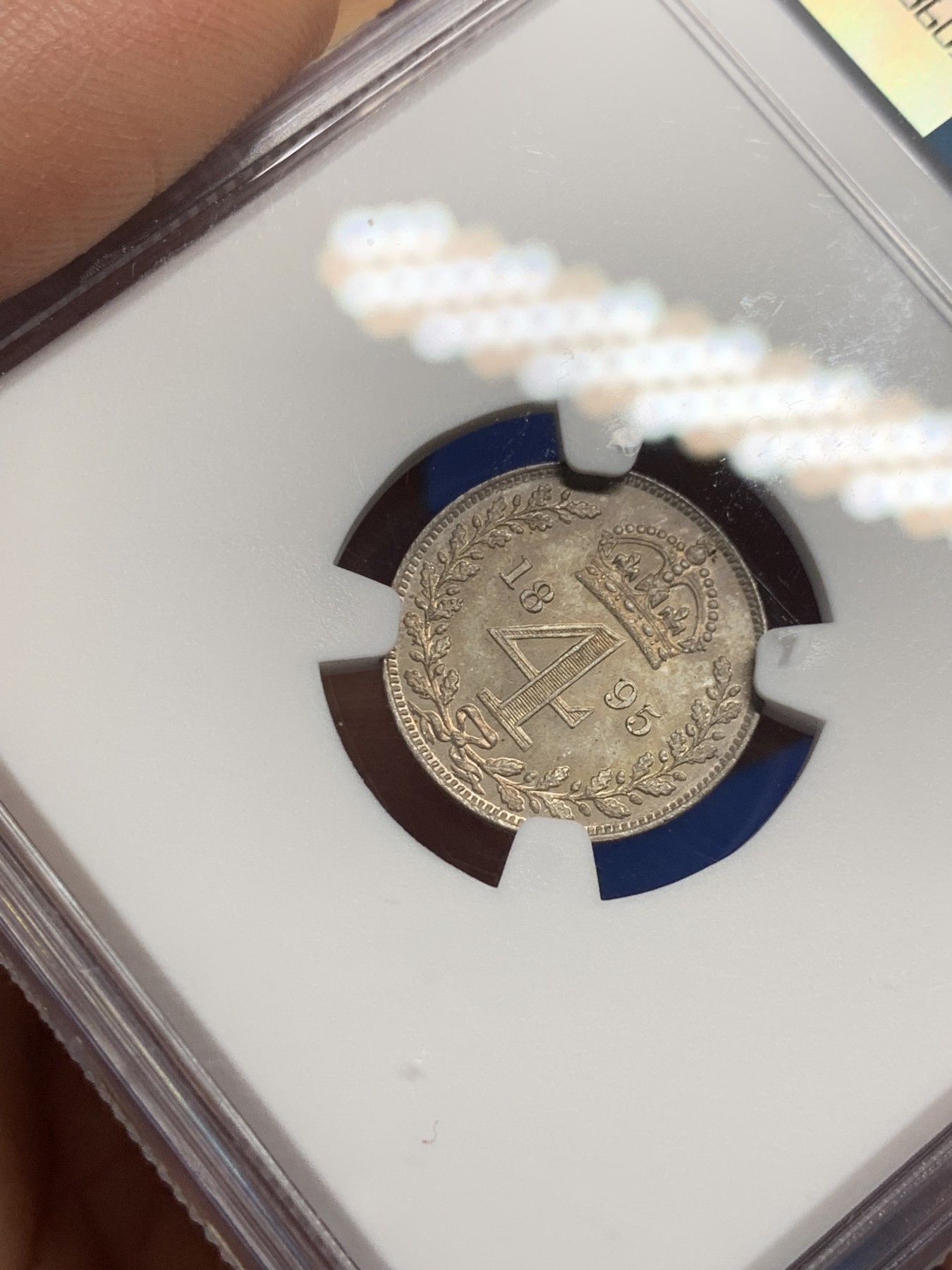 《竞宝斋》第242场-周日，周一 新年开场 (全场包邮) NGC MS64 英国1895年维多利亚批纱4便士灌足节银币