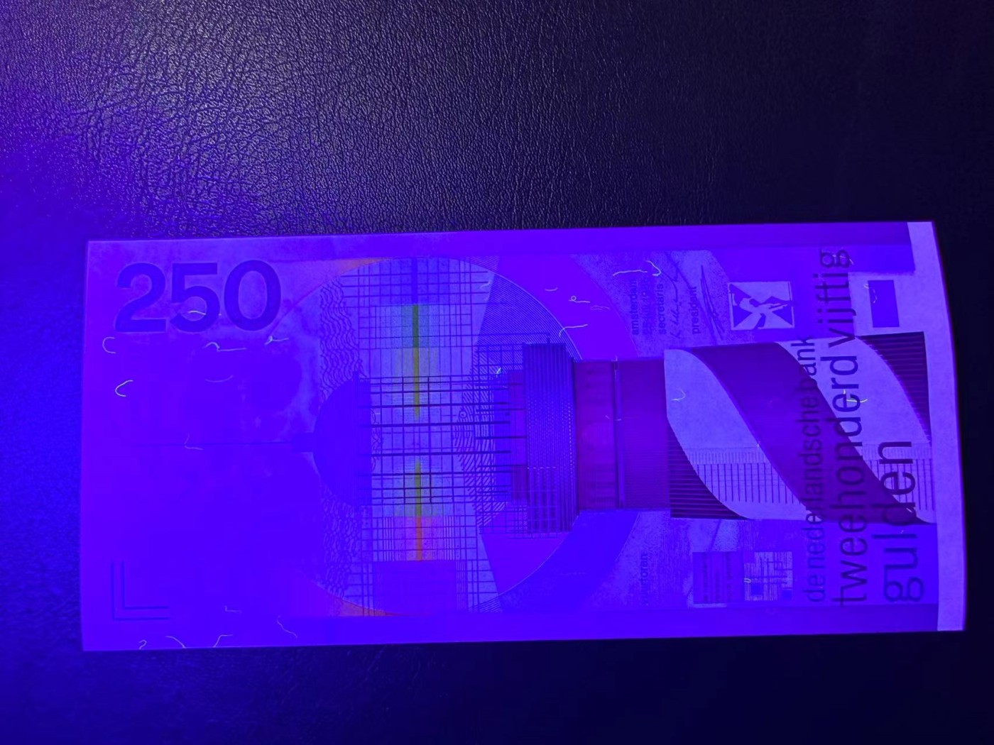 【Blue Auction】✨世界纸币精拍第437期【精】 荷兰 1985年250盾 灯塔 UNC