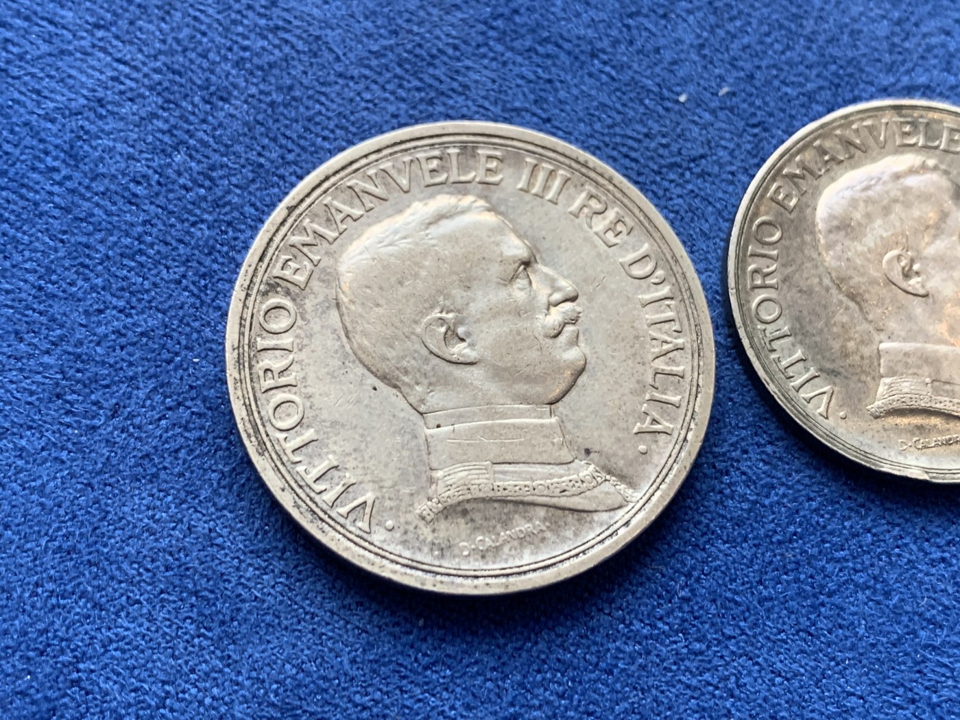 《竞宝斋》第242场-周日，周一 新年开场 (全场包邮) 两枚一组 意大利1917年1里拉+1914年2里拉马车银币 原味品