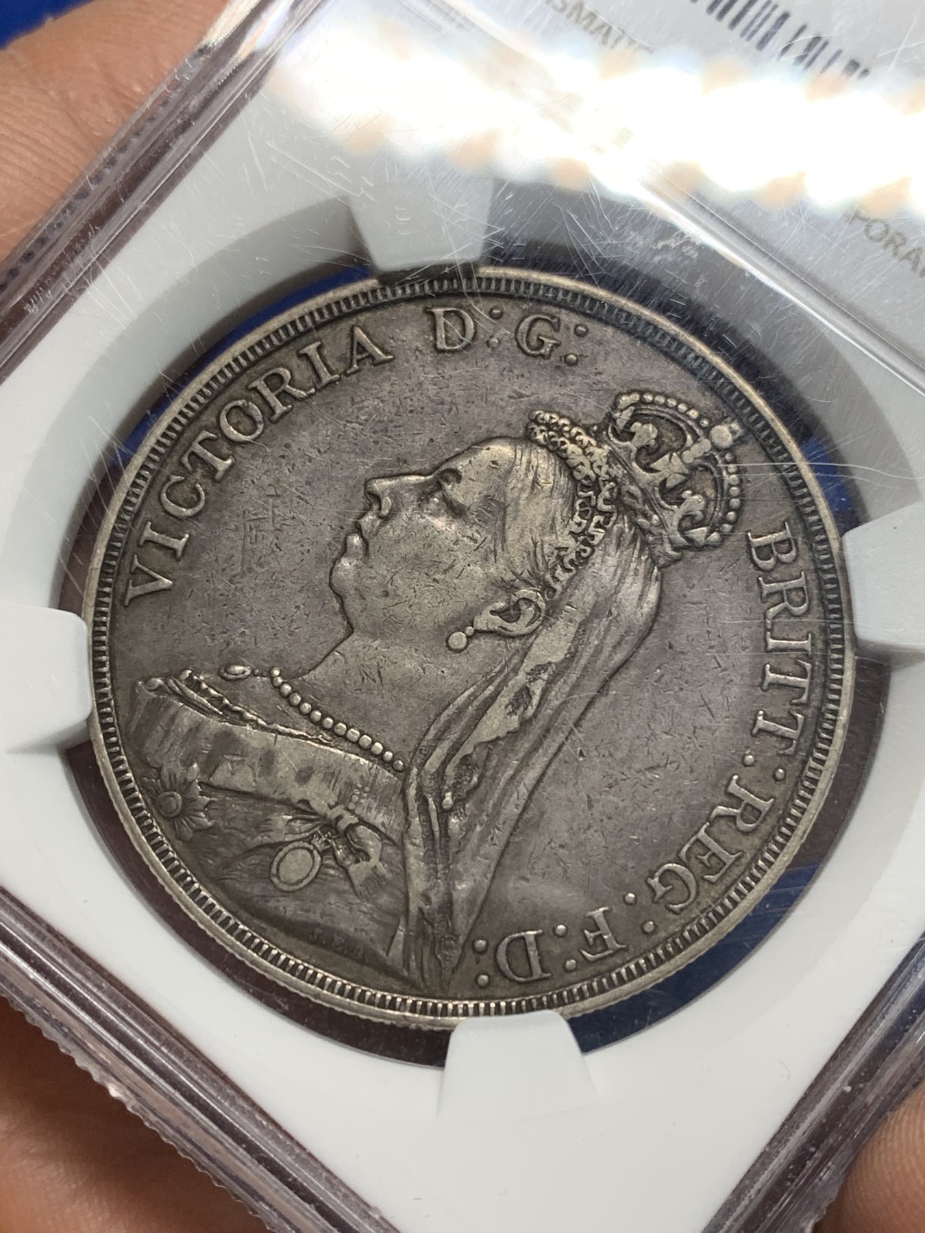 《竞宝斋》第242场-周日，周一 新年开场 (全场包邮) NGC XF45 1887年英国维多利亚高冠马剑克朗银币 原味老包浆