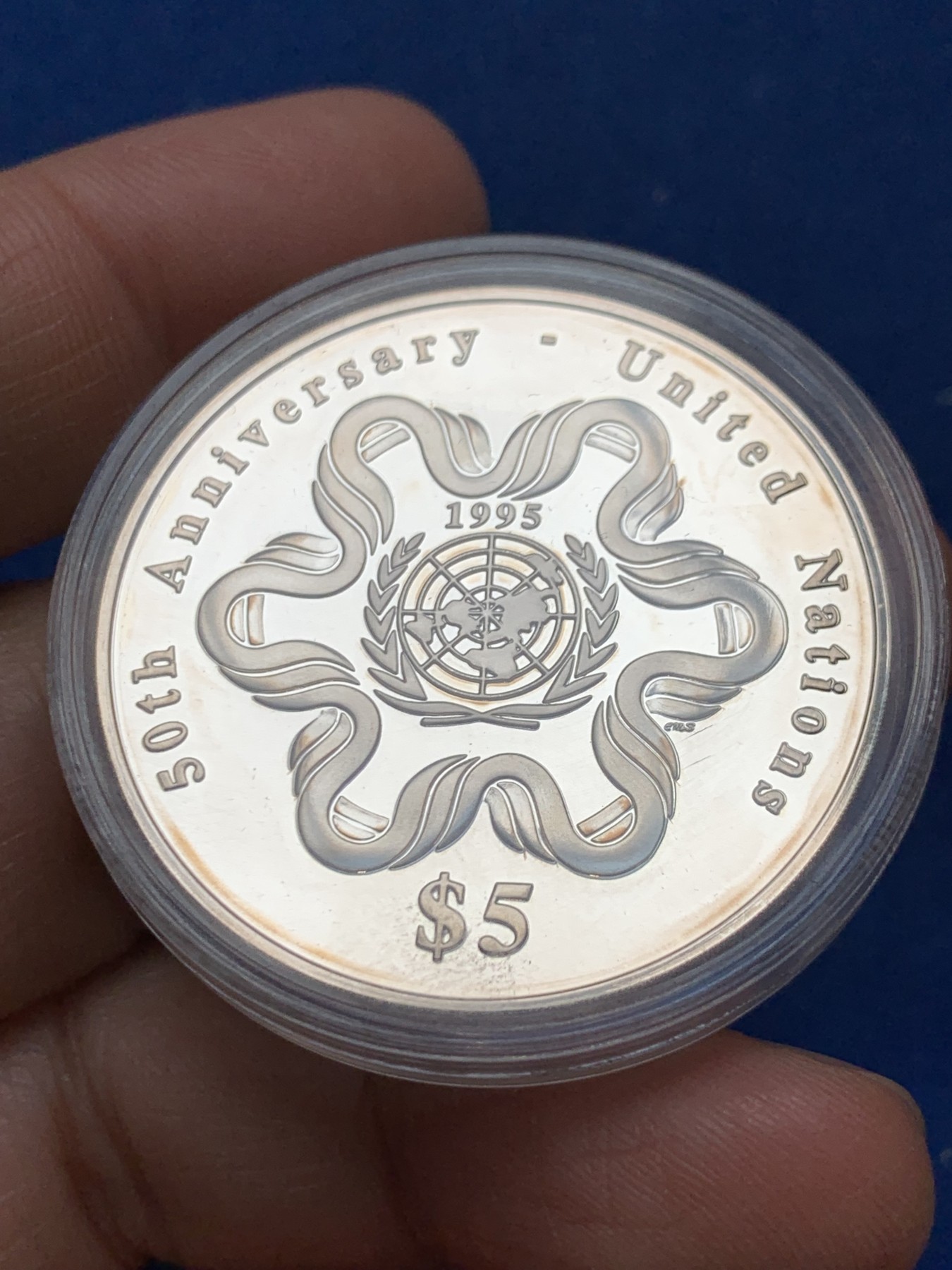 《竞宝斋》第242场-周日，周一 新年开场 (全场包邮) 新加坡1995年联合国五十周年纪念精制银币 原盒证少见