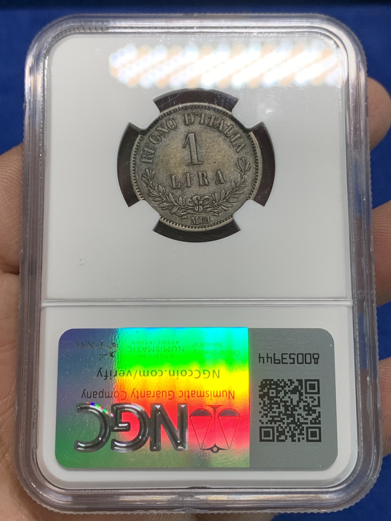 《竞宝斋》第242场-周日，周一 新年开场 (全场包邮) NGC-XF40 意大利1863年伊曼纽尔二世 米兰造币厂 背面值版1里拉银币 清一色欧洲包浆 相对于普通的背盾徽版非常少见 书价是普通版本的7倍 好品价格更高