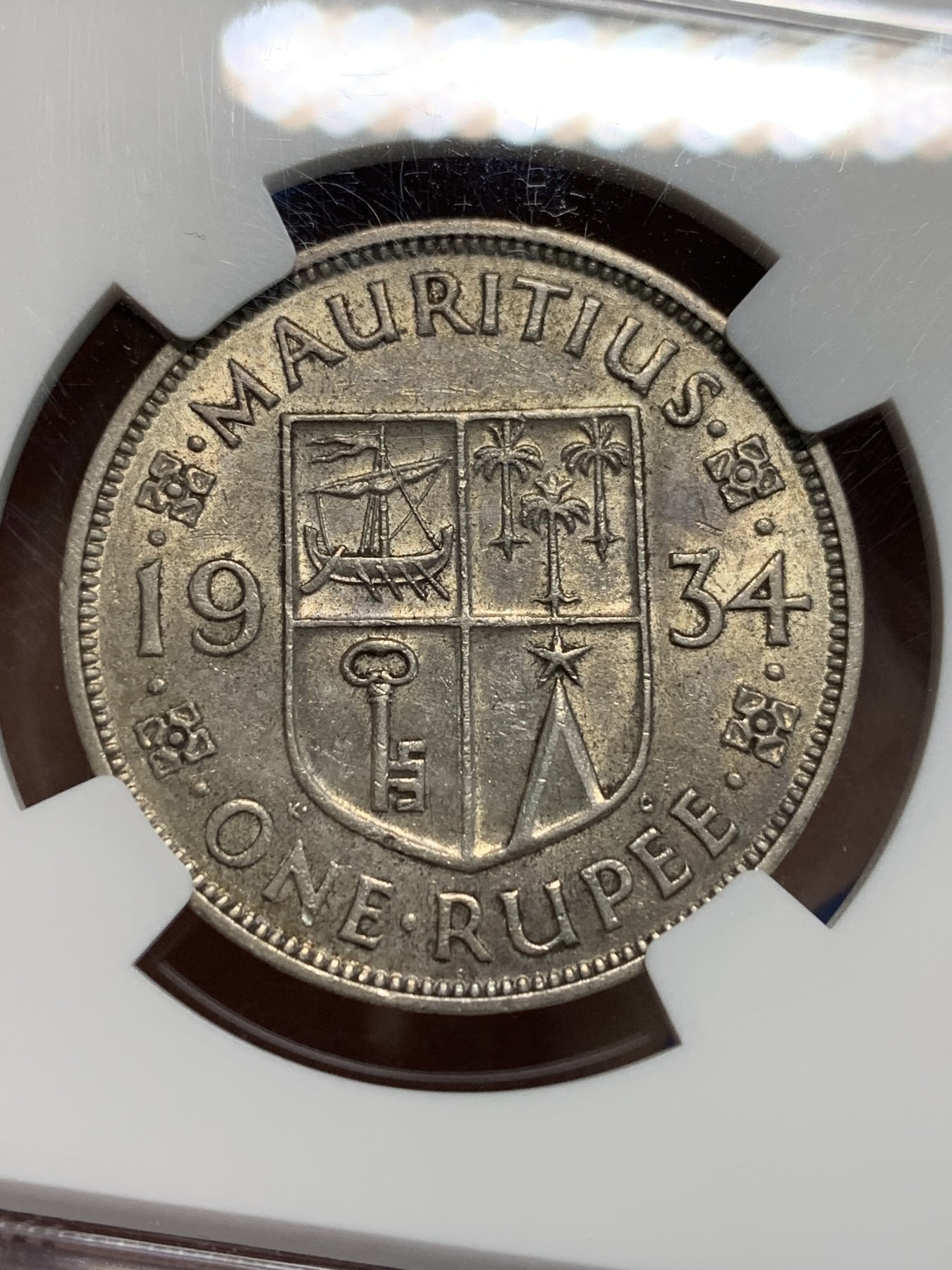 《竞宝斋》第242场-周日，周一 新年开场 (全场包邮) NGC-AU53 毛里求斯 1934年 1卢比 银币 原味包浆 最大面值的银币