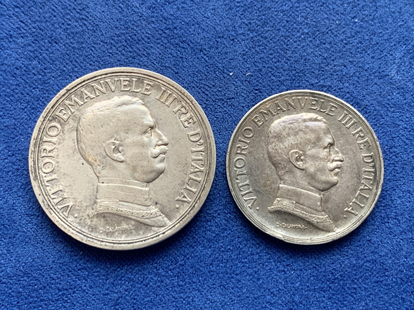 《竞宝斋》第242场-周日，周一 新年开场 (全场包邮) 两枚一组 意大利1917年1里拉+1914年2里拉马车银币 原味品