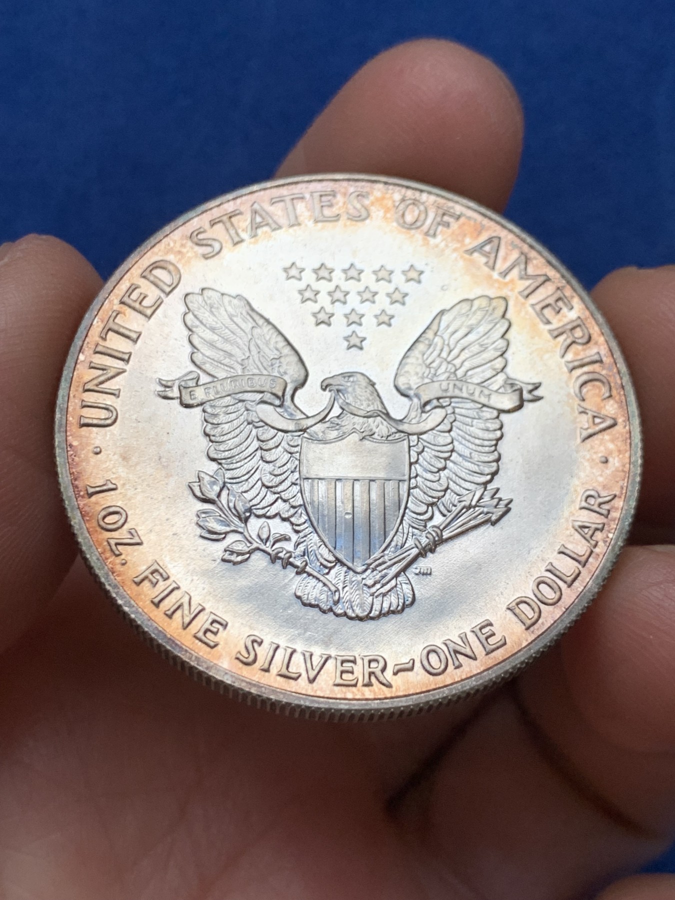 《竞宝斋》第242场-周日，周一 新年开场 (全场包邮) 美国1990年行走女神1盎司投资银币 金黄色氧化 非常漂亮