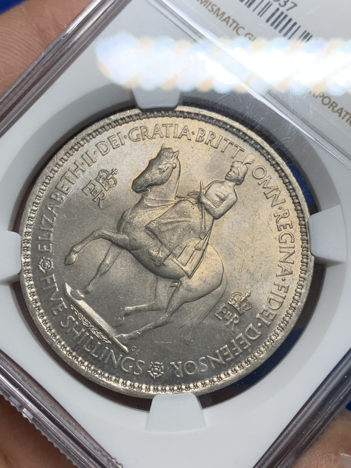 《竞宝斋》第242场-周日，周一 新年开场 (全场包邮) NGC-MS64 英国1953年伊丽莎白二世纪念克朗币 登基纪念首枚女皇克朗纪念币 淡彩包浆 转光好 造型精美