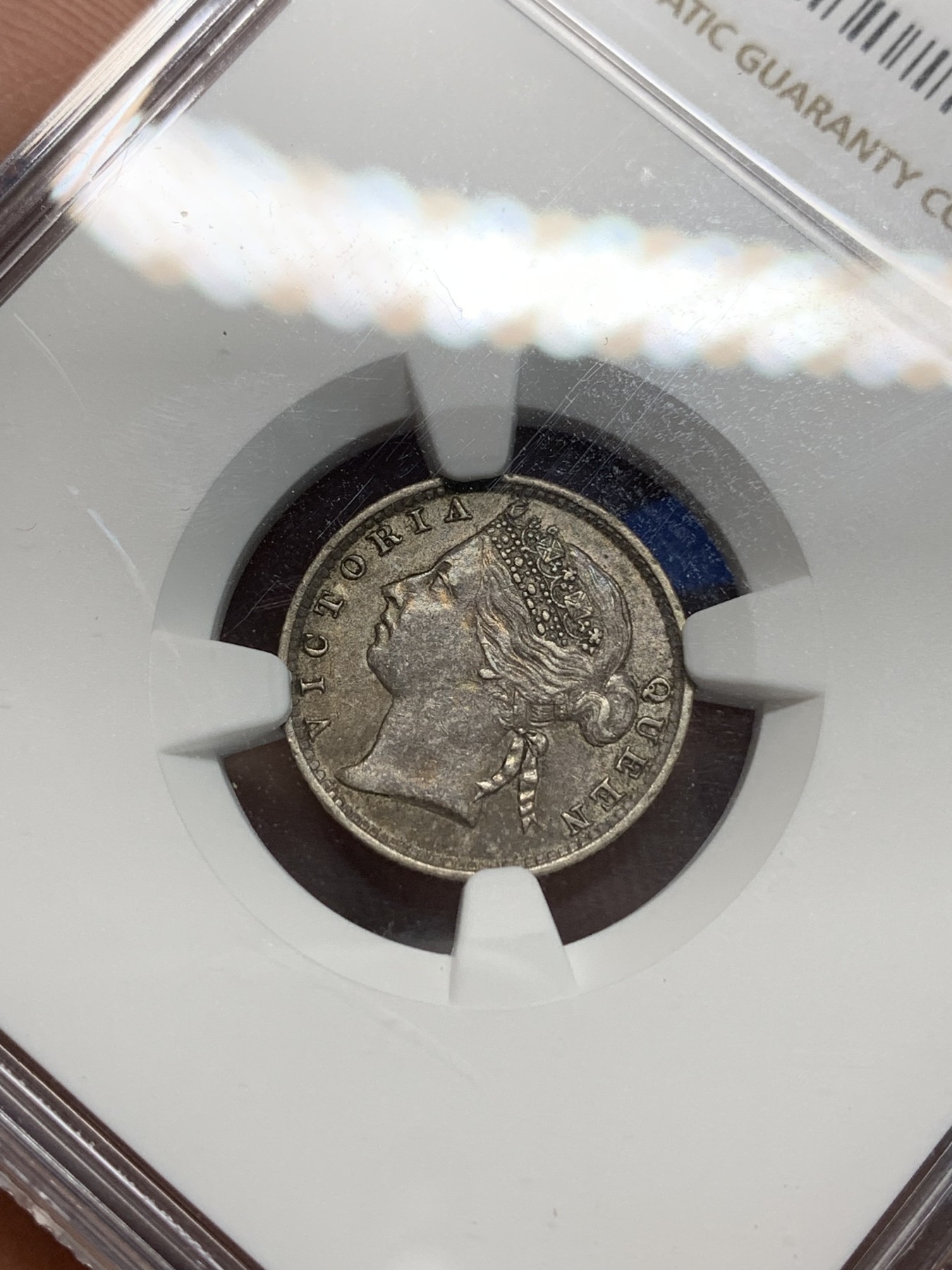 《竞宝斋》第242场-周日，周一 新年开场 (全场包邮) NGC AU55 1895年英属海峡维多利亚女王10分银币 品相不错 克书XF40就要90美金