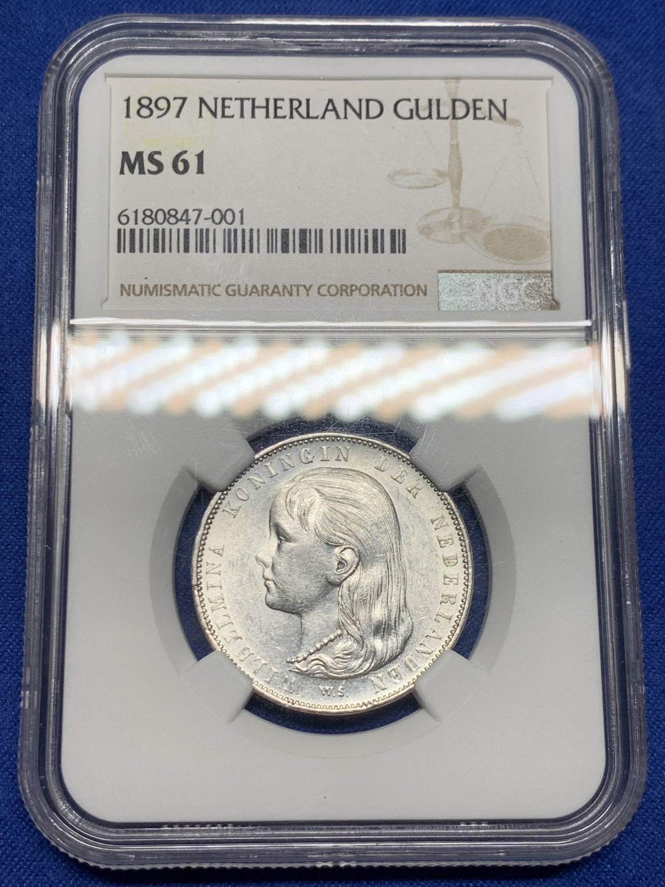 《竞宝斋》第242场-周日，周一 新年开场 (全场包邮) NGC-MS61 荷兰1892年威廉敏娜头像1盾银币 经典萝莉头造型 N年份错标