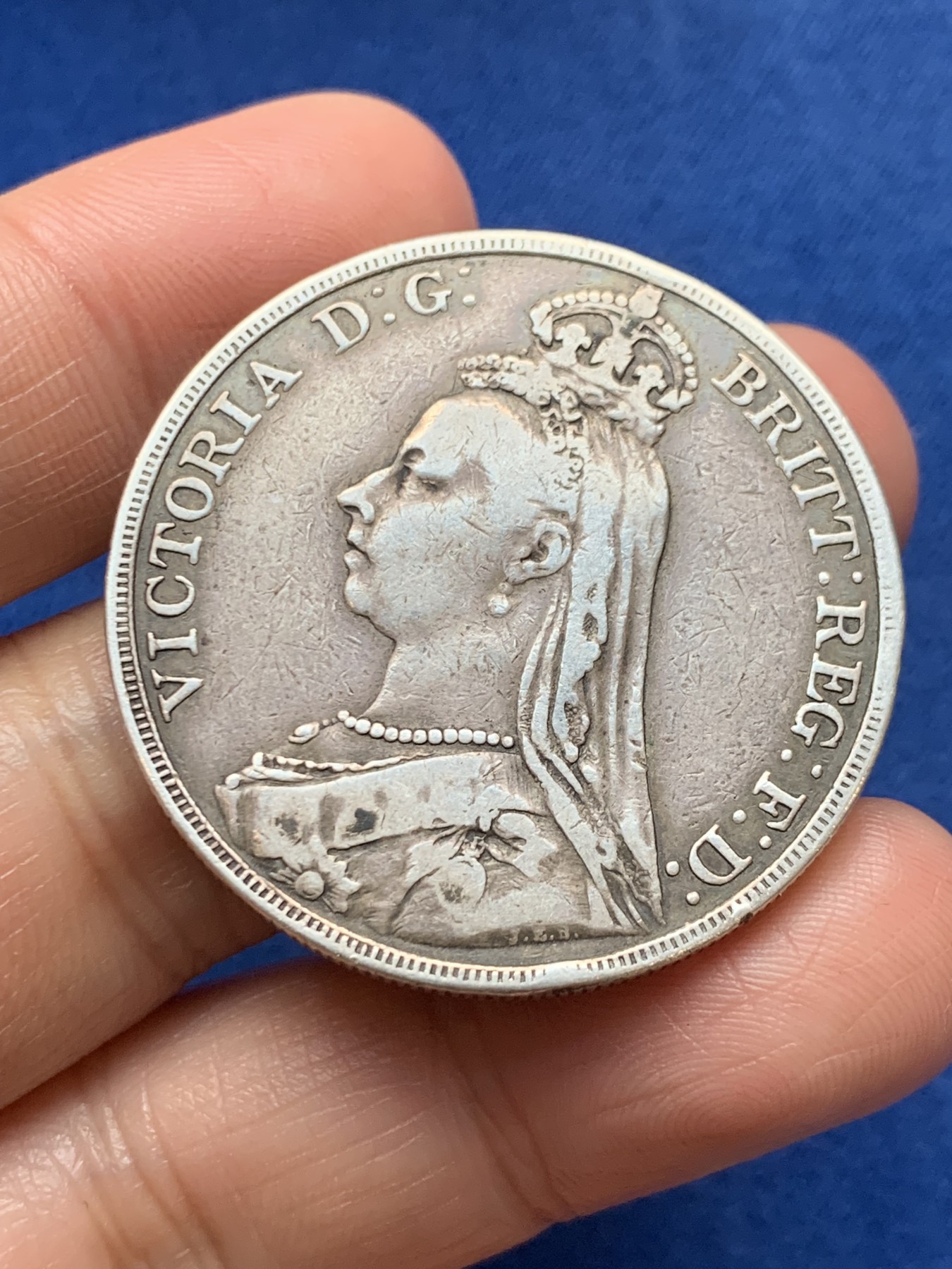 《竞宝斋》第242场-周日，周一 新年开场 (全场包邮) 英国1889年老维高冠马剑大银 原味好状态