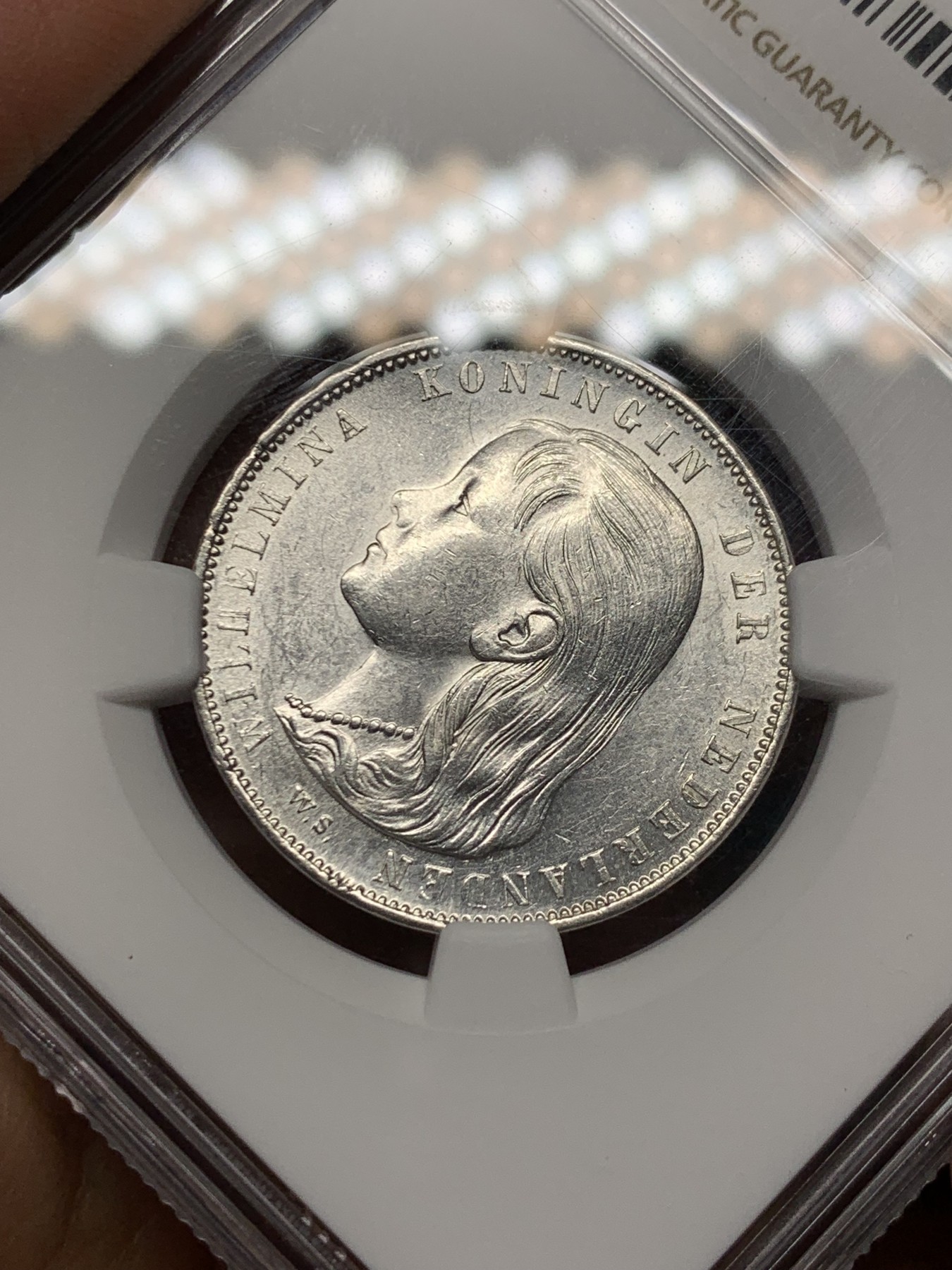 《竞宝斋》第242场-周日，周一 新年开场 (全场包邮) NGC-MS61 荷兰1892年威廉敏娜头像1盾银币 经典萝莉头造型 N年份错标