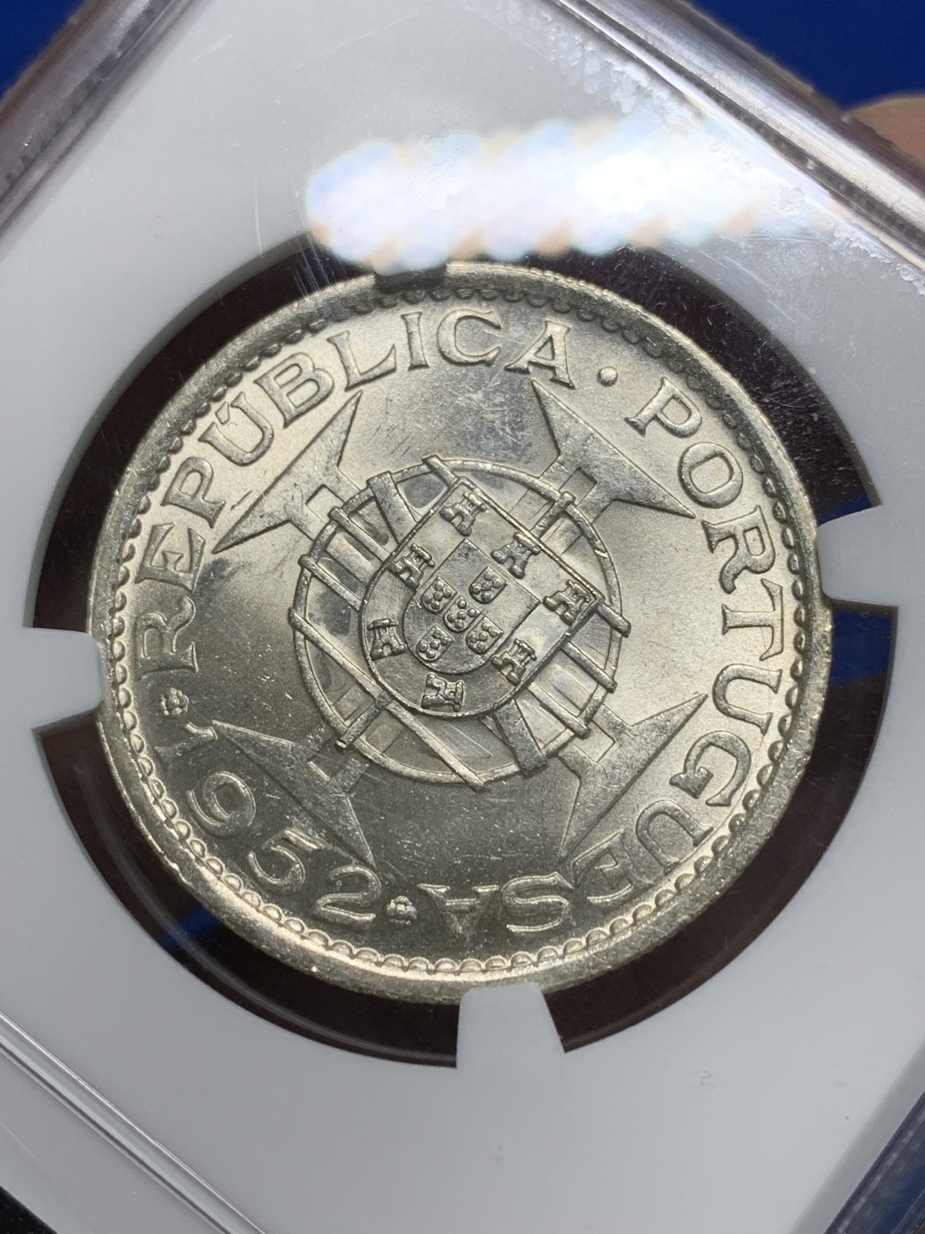 《竞宝斋》第242场-周日，周一 新年开场 (全场包邮) NGC-MS63 澳门1952年5元银币 葡属殖民风情 上海严评 性价比高