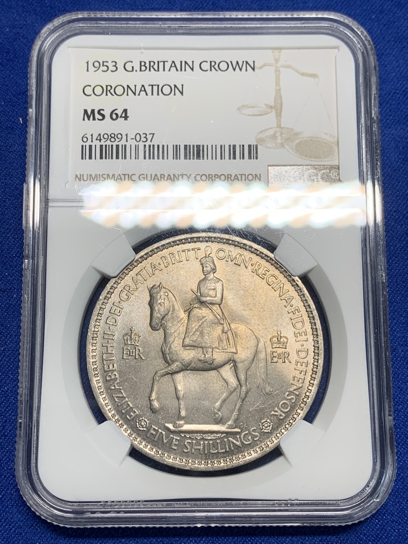 《竞宝斋》第242场-周日，周一 新年开场 (全场包邮) NGC-MS64 英国1953年伊丽莎白二世纪念克朗币 登基纪念首枚女皇克朗纪念币 淡彩包浆 转光好 造型精美