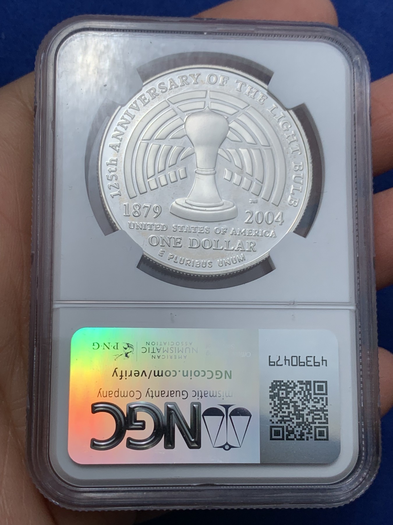 《竞宝斋》第242场-周日，周一 新年开场 (全场包邮) NGC PF69UC 美国2004年P版爱迪生1美元精制大银币 盒子上沿有损 币完好