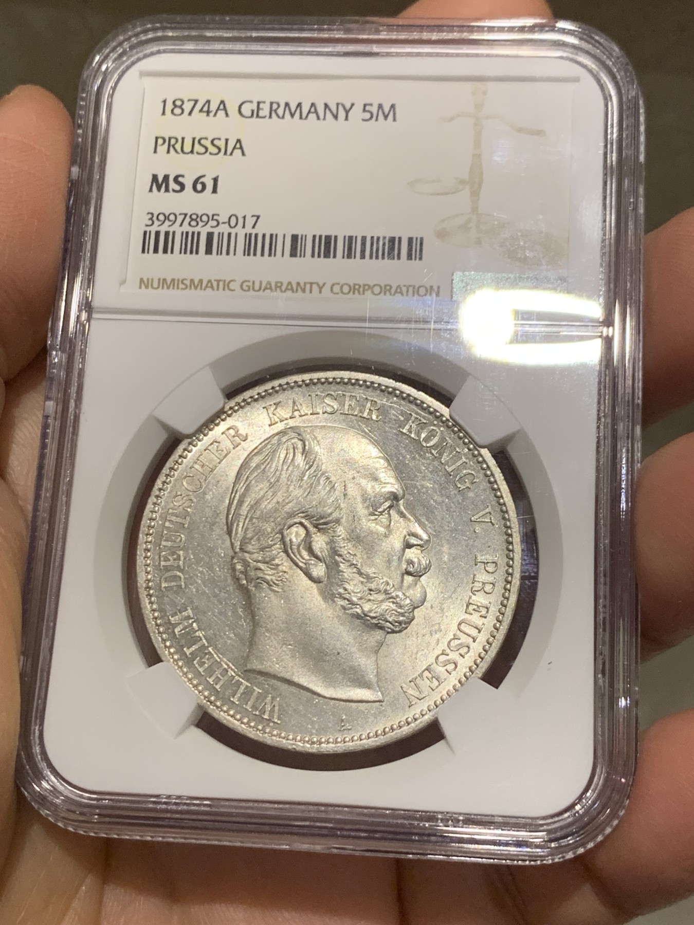 《竞宝斋》第242场-周日，周一 新年开场 (全场包邮) NGC MS61 德国1874年首年普鲁士威廉一世短翅5马克银币 曝光车轮转光流通马克中的经典威一短翅好品极难 感觉低评