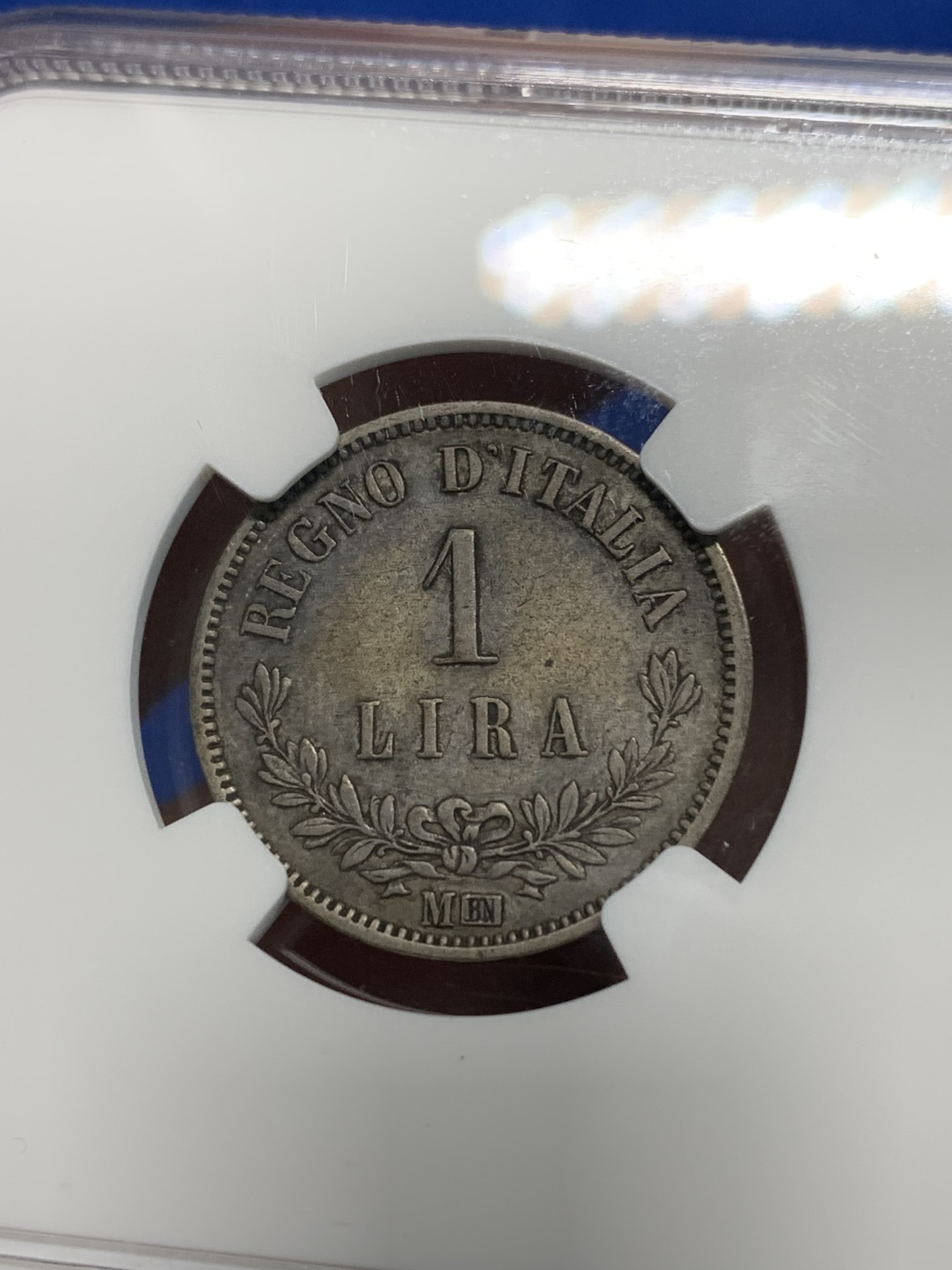 《竞宝斋》第242场-周日，周一 新年开场 (全场包邮) NGC-XF40 意大利1863年伊曼纽尔二世 米兰造币厂 背面值版1里拉银币 清一色欧洲包浆 相对于普通的背盾徽版非常少见 书价是普通版本的7倍 好品价格更高