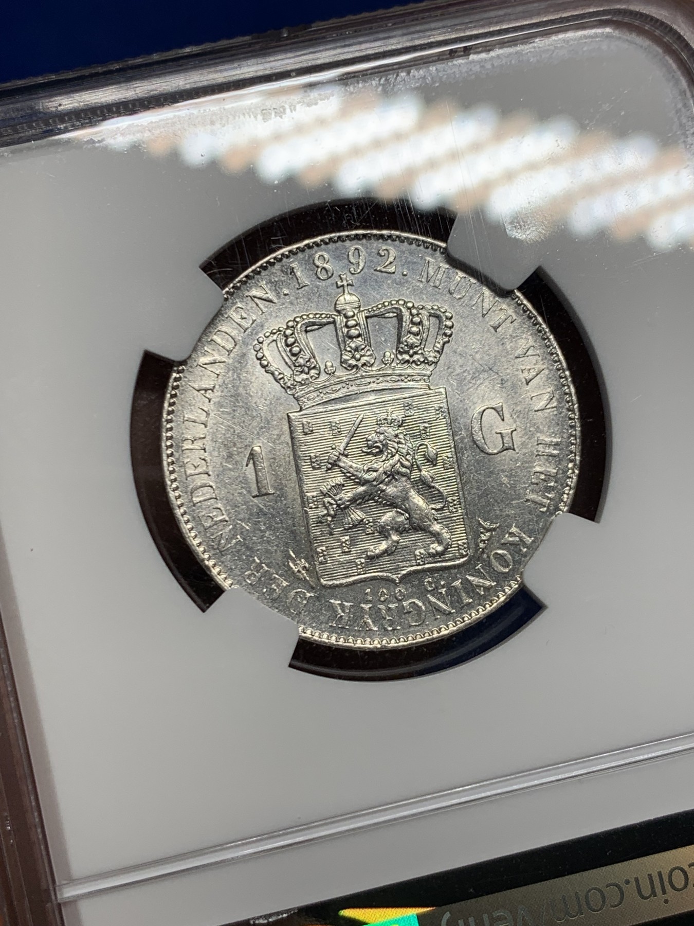 《竞宝斋》第242场-周日，周一 新年开场 (全场包邮) NGC-MS61 荷兰1892年威廉敏娜头像1盾银币 经典萝莉头造型 N年份错标