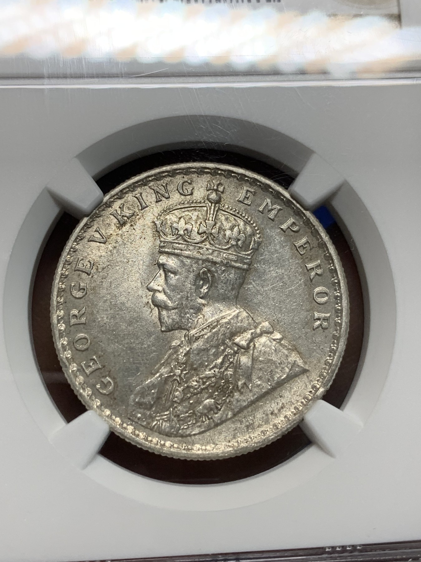 《竞宝斋》第242场-周日，周一 新年开场 (全场包邮) NGC MS60 英属印度 1917年 C版 乔五 1卢比银币