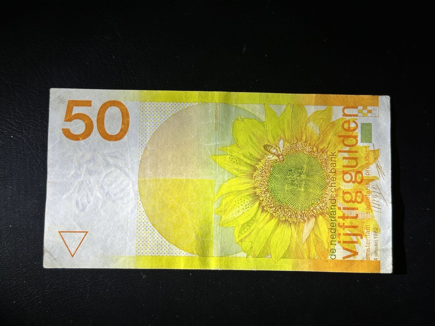 第三十六场！（本期有pmg记录仅两枚的顶级高货） 荷兰50盾，向日葵，荷兰三剑客之一！666中间豹子号！号码无7！品相au！荷兰的热门品种！