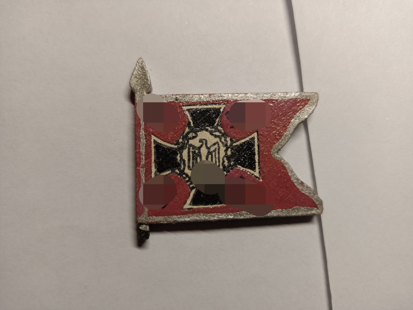 阿娜斯塔西亚军事题材拍卖第五期 Third Reich经典原品战旗类小徽章，木质，背后都带有制造商印标