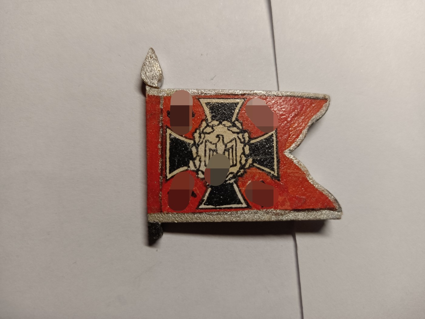 阿娜斯塔西亚军事题材拍卖第五期 Third Reich经典原品战旗类小徽章，木质，背后都带有制造商印标