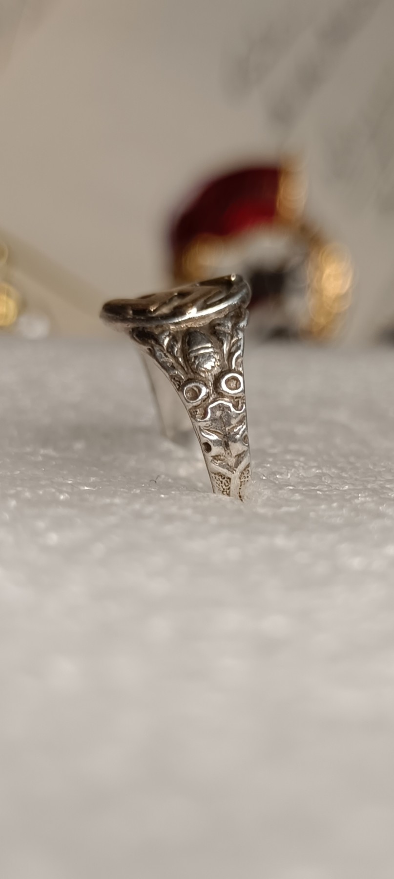 阿娜斯塔西亚军事题材拍卖第五期 Third Reich1939女版稀有小戒指，800银标，正面玫瑰金，戒圈直径最宽处1.9厘米，左右两边橡树叶精致秀气