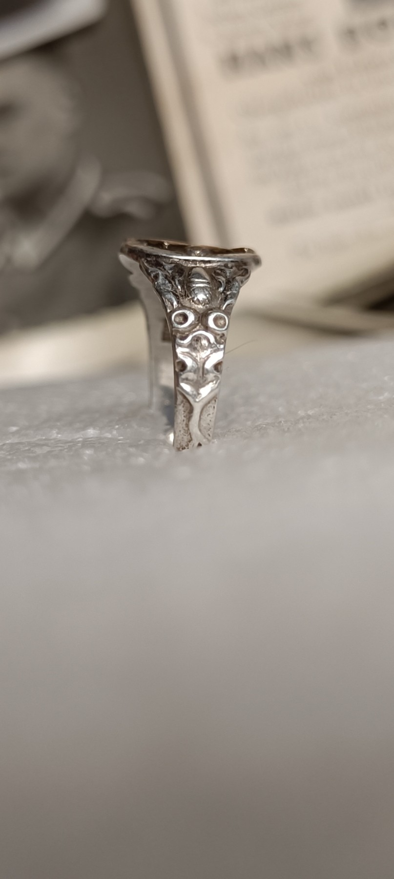 阿娜斯塔西亚军事题材拍卖第五期 Third Reich1939女版稀有小戒指，800银标，正面玫瑰金，戒圈直径最宽处1.9厘米，左右两边橡树叶精致秀气