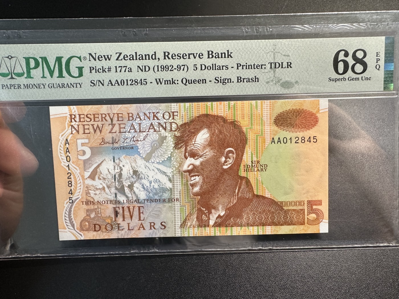 《外钞收藏家》第三百五十八期（连拍第三场） 1992-97年新西兰5元 AA冠 PMG68